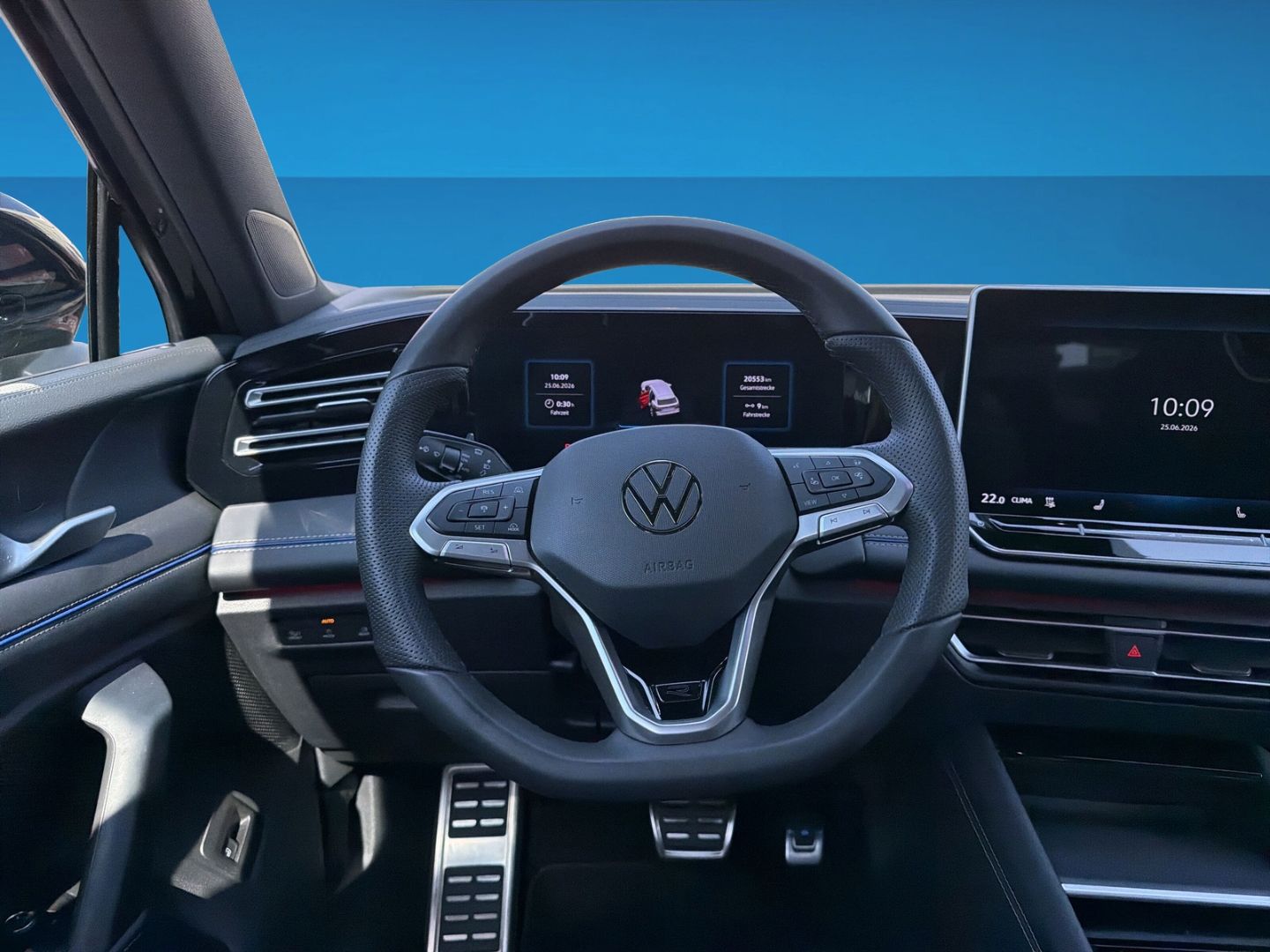 Fahrzeugabbildung Volkswagen Tiguan R-Line 1,5 l eHybrid HD MATRIX IQ.DRIVE B - mit KI generiert/bearbeitet