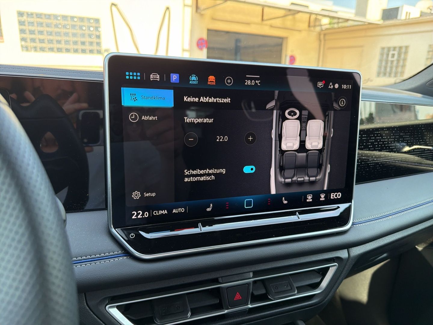 Fahrzeugabbildung Volkswagen Tiguan R-Line 1,5 l eHybrid HD MATRIX IQ.DRIVE B - mit KI generiert/bearbeitet