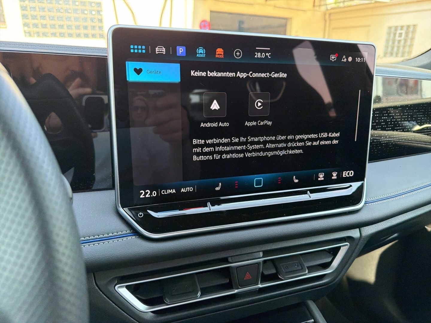 Fahrzeugabbildung Volkswagen Tiguan R-Line 1,5 l eHybrid HD MATRIX IQ.DRIVE B - mit KI generiert/bearbeitet