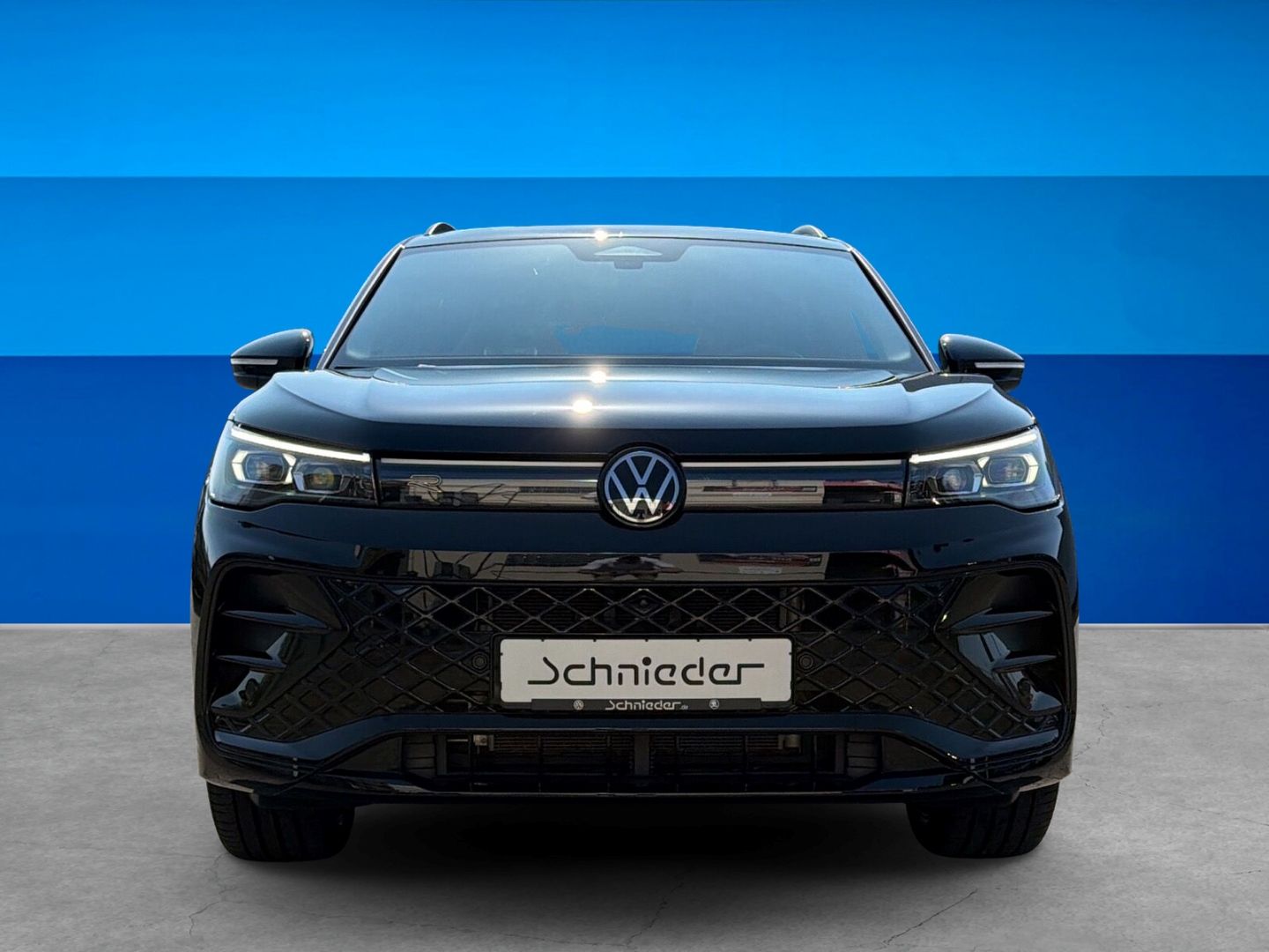 Fahrzeugabbildung Volkswagen Tiguan R-Line 1,5 l eHybrid HD MATRIX IQ.DRIVE B - mit KI generiert/bearbeitet