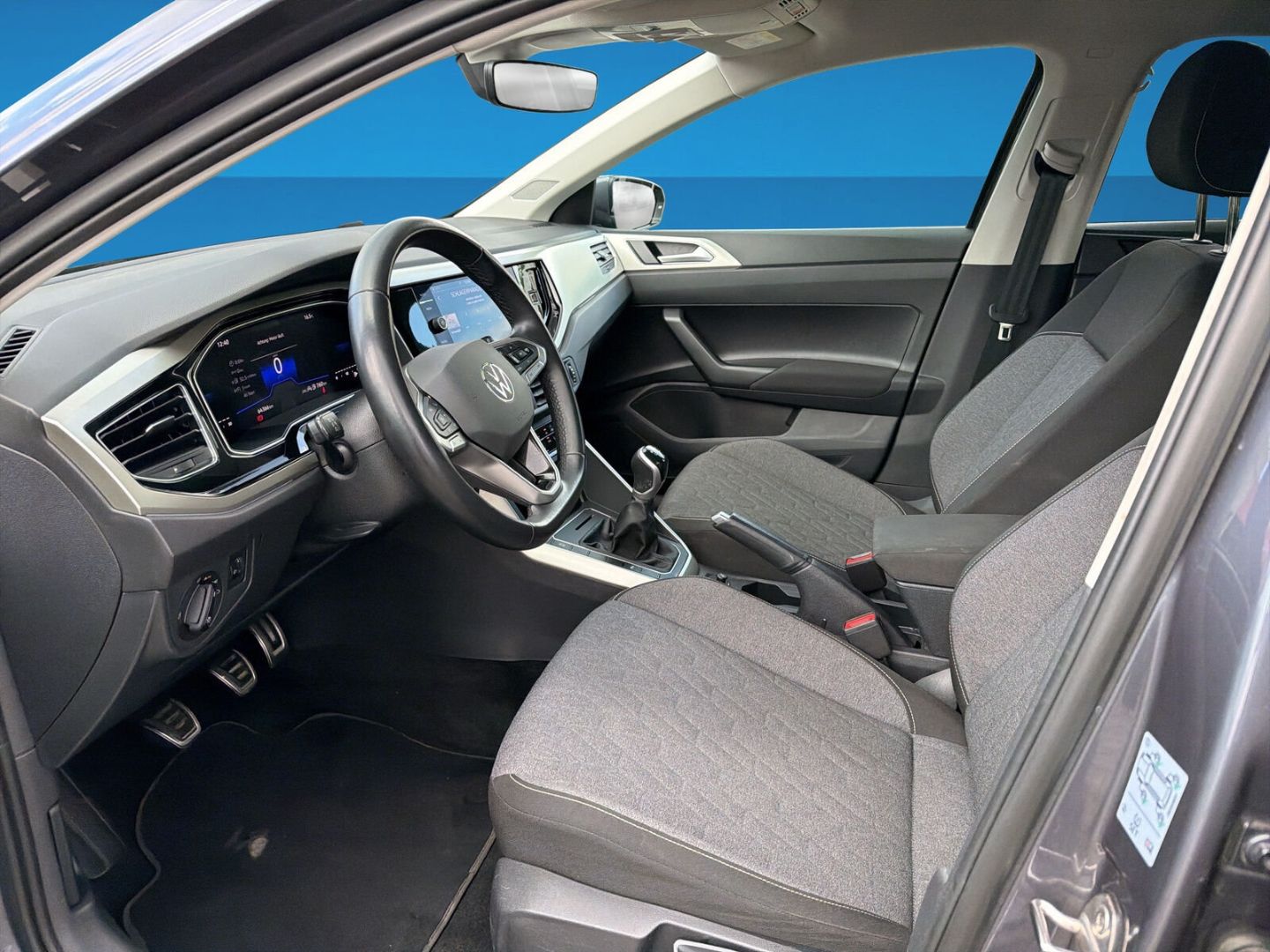 Fahrzeug 12 Fahrzeugabbildung Volkswagen Polo 1.0 Move Navi Clima LED DAB PDC Tempomat - mit KI generiert/bearbeitet