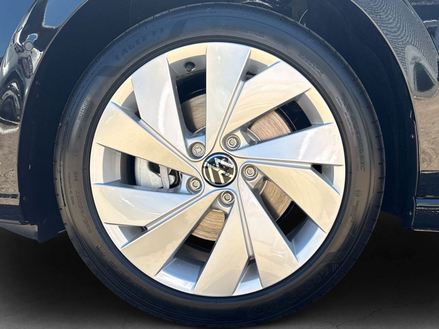 Fahrzeug 8 Fahrzeugabbildung Volkswagen Golf Variant Energy 2,0l TDI DSG LED+ AREA VIEW
