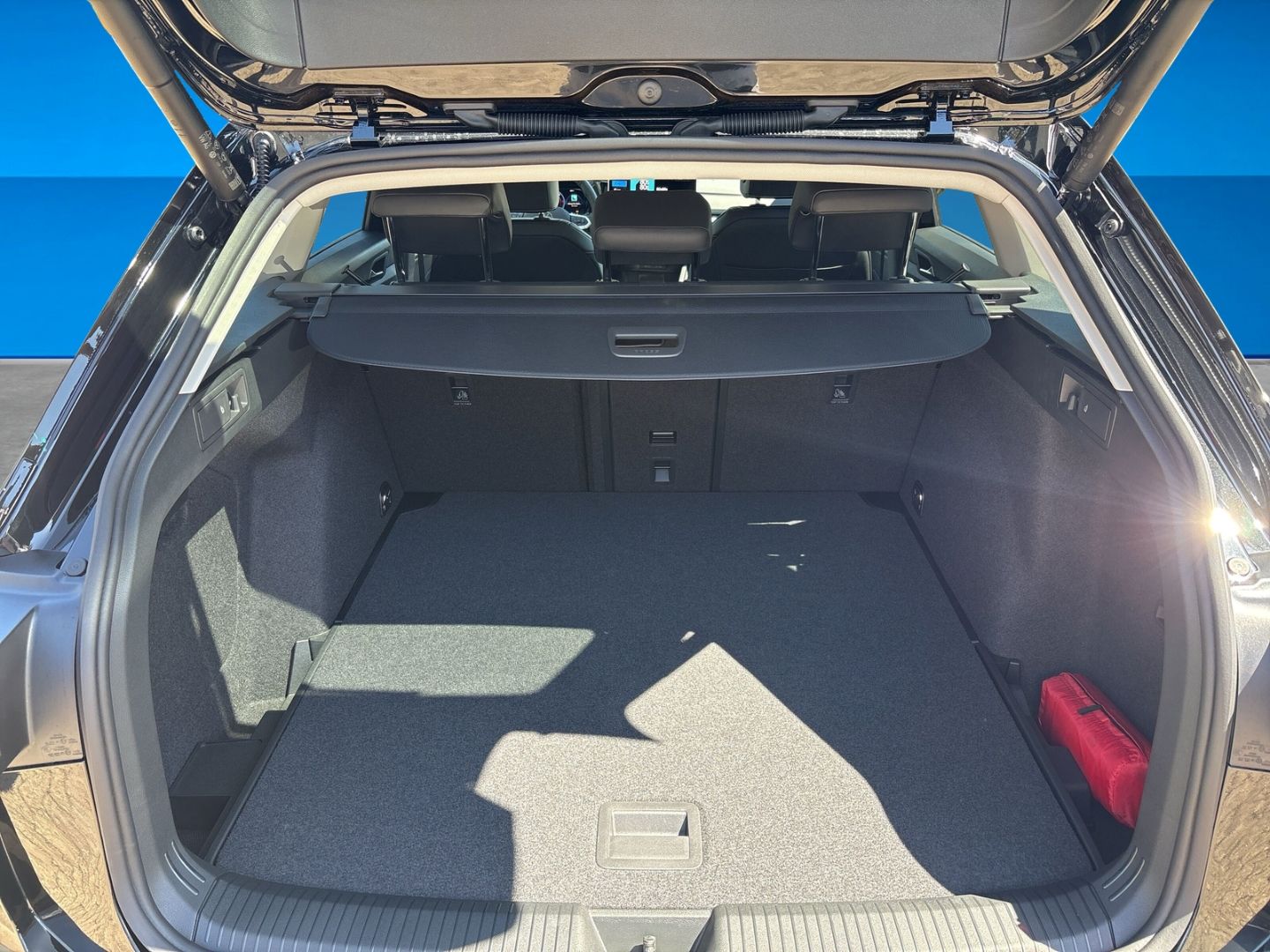Fahrzeug 9 Fahrzeugabbildung Volkswagen Golf Variant Energy 2,0l TDI DSG LED+ AREA VIEW