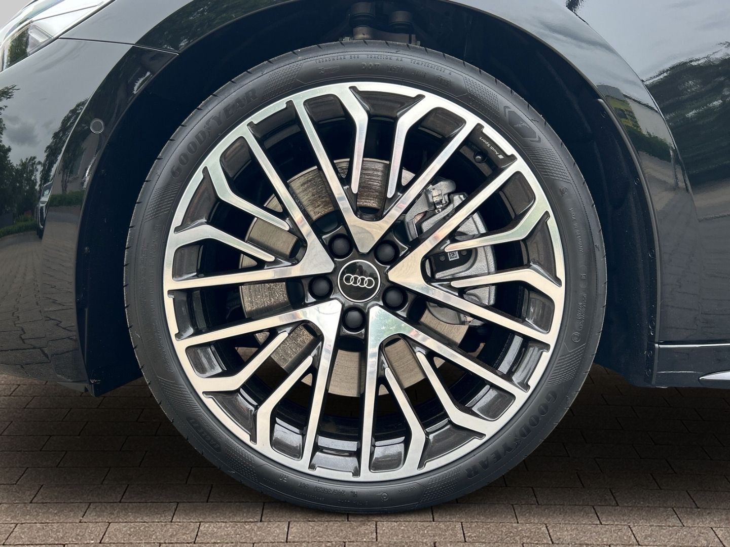 Fahrzeug 19 Fahrzeugabbildung Audi A5 AVANT E-HYBRID 220 kW+LED+AHK+TECHPRO+KAMERA