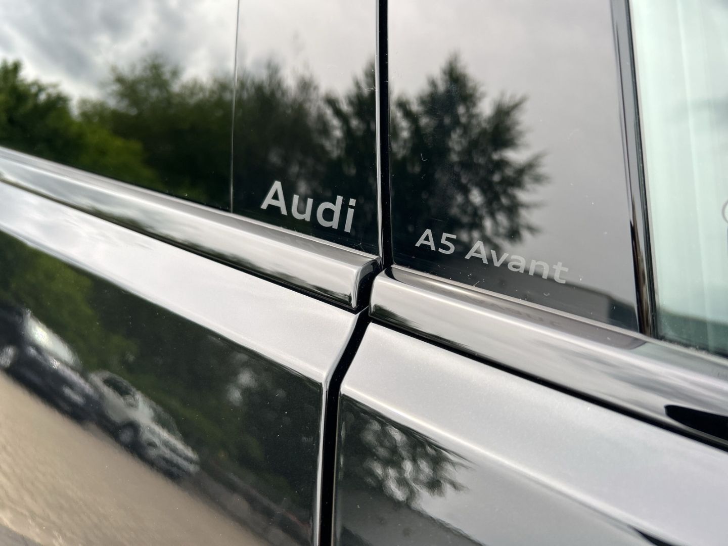 Fahrzeug 22 Fahrzeugabbildung Audi A5 AVANT E-HYBRID 220 kW+LED+AHK+TECHPRO+KAMERA