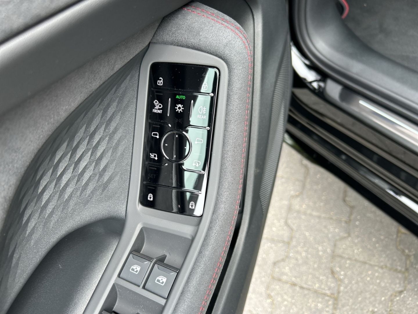 Fahrzeug 24 Fahrzeugabbildung Audi A5 AVANT E-HYBRID 220 kW+LED+AHK+TECHPRO+KAMERA