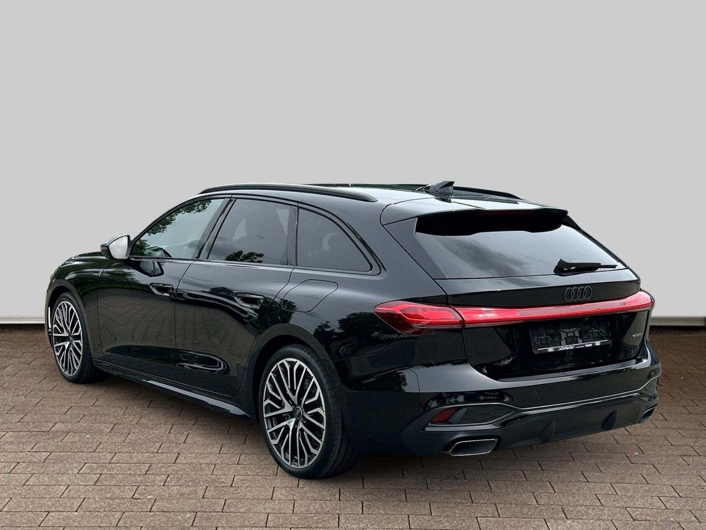Fahrzeug 5 Fahrzeugabbildung Audi A5 AVANT E-HYBRID 220 kW+LED+AHK+TECHPRO+KAMERA