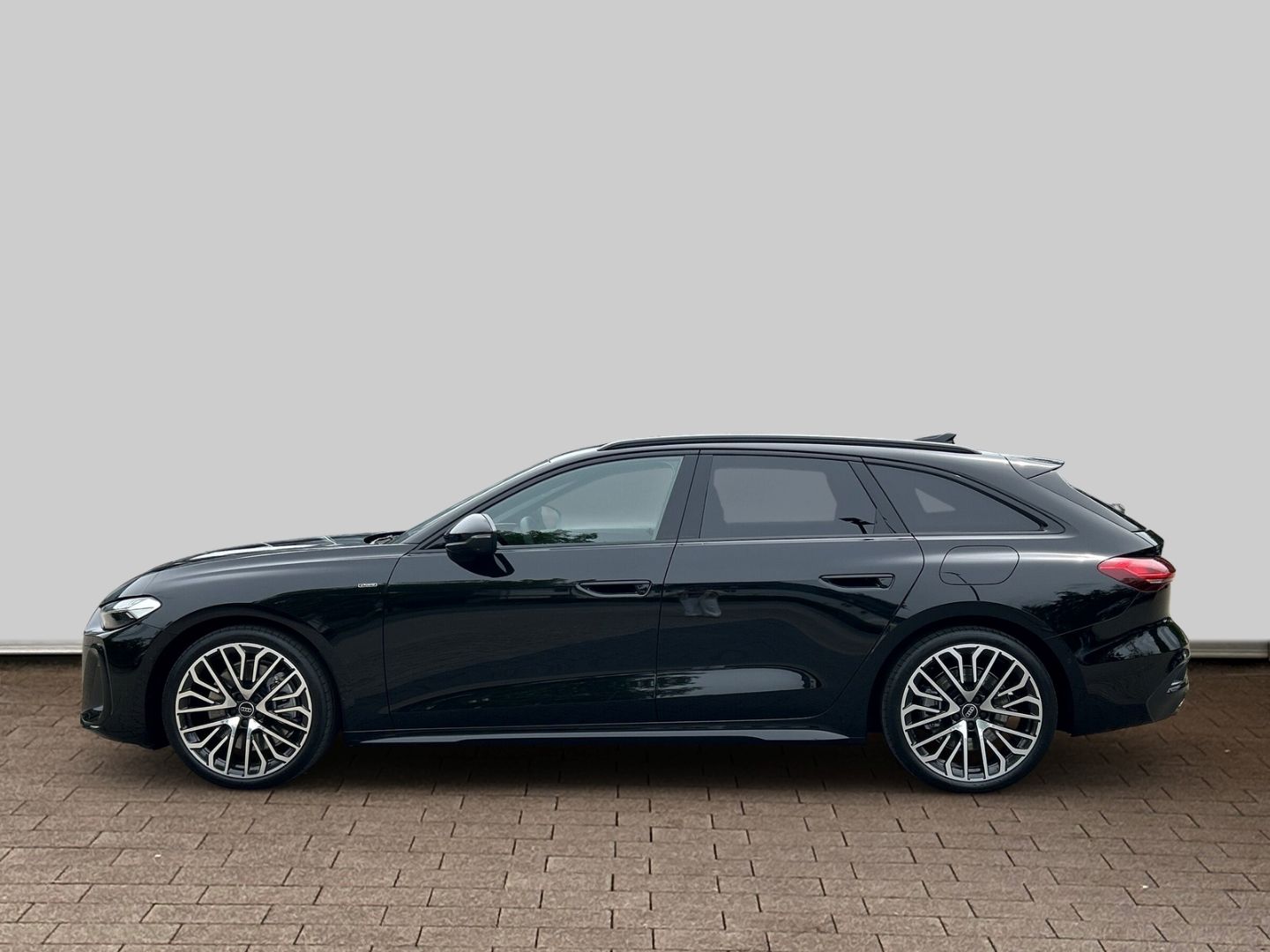 Fahrzeug 6 Fahrzeugabbildung Audi A5 AVANT E-HYBRID 220 kW+LED+AHK+TECHPRO+KAMERA