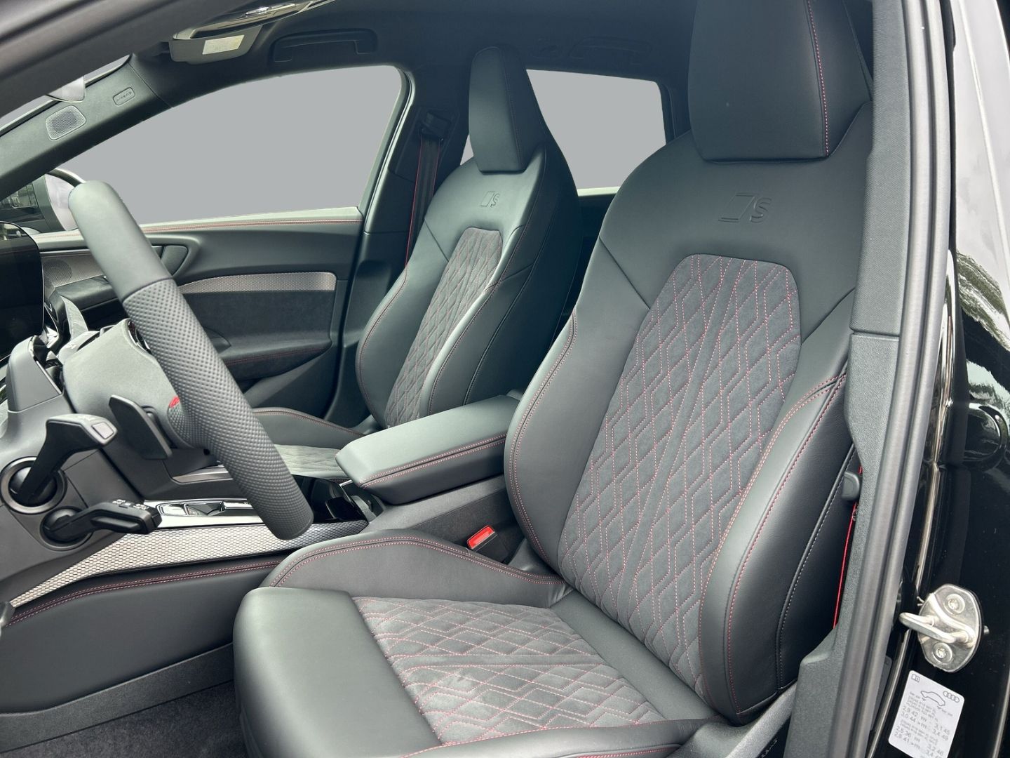 Fahrzeug 10 Fahrzeugabbildung Audi A5 AVANT E-HYBRID 220 kW+LED+AHK+TECHPRO+KAMERA