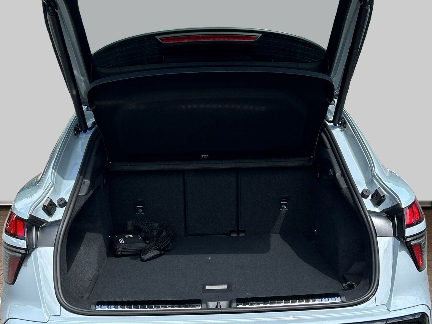 Fahrzeug 18 Fahrzeugabbildung Audi Q3 SPORTBACK TFSI 110 kW+LED+AHK+HUD+PDC+SPORTSI