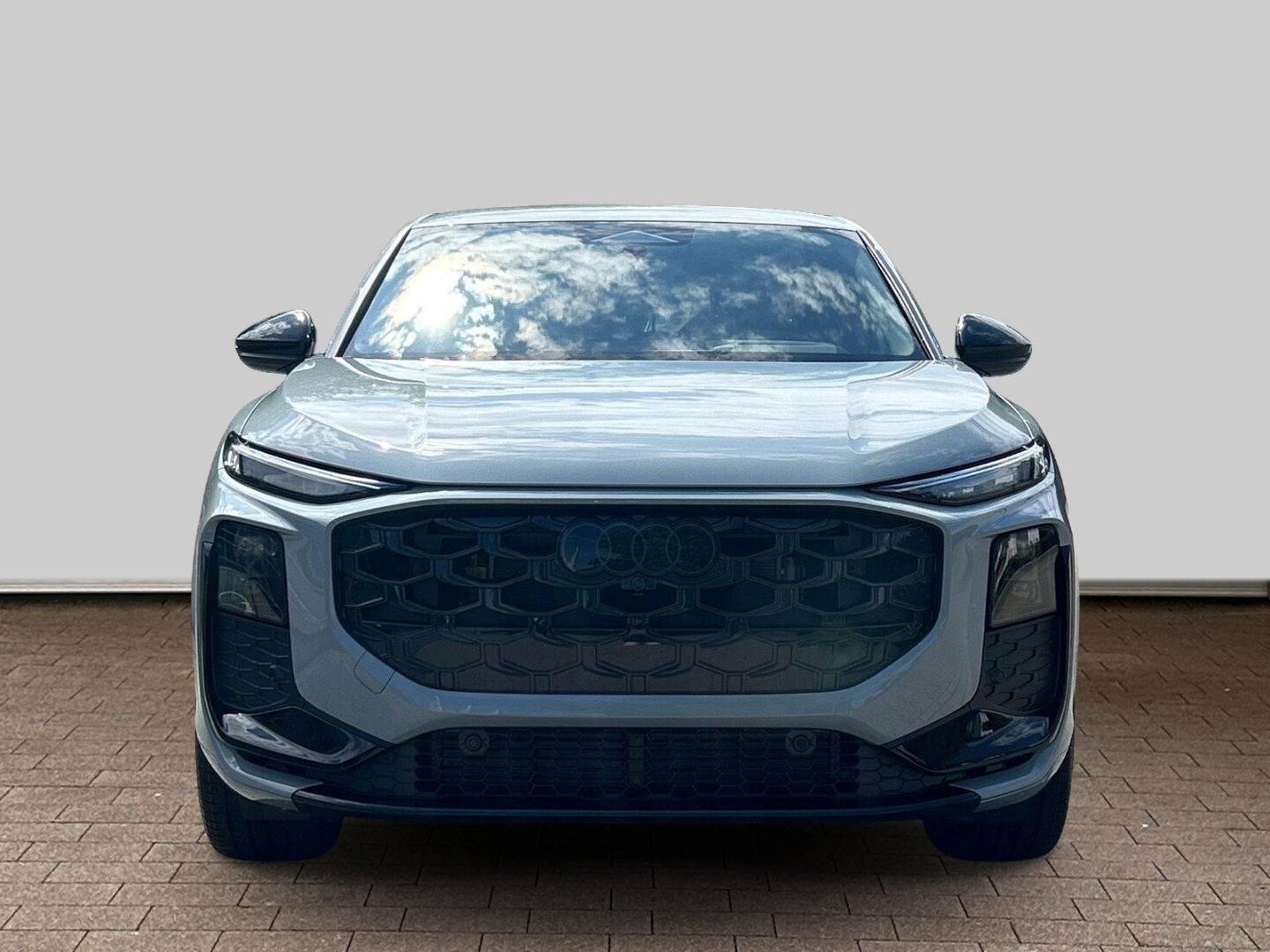 Fahrzeug 3 Fahrzeugabbildung Audi Q3 SPORTBACK TFSI 110 kW+LED+AHK+HUD+PDC+SPORTSI