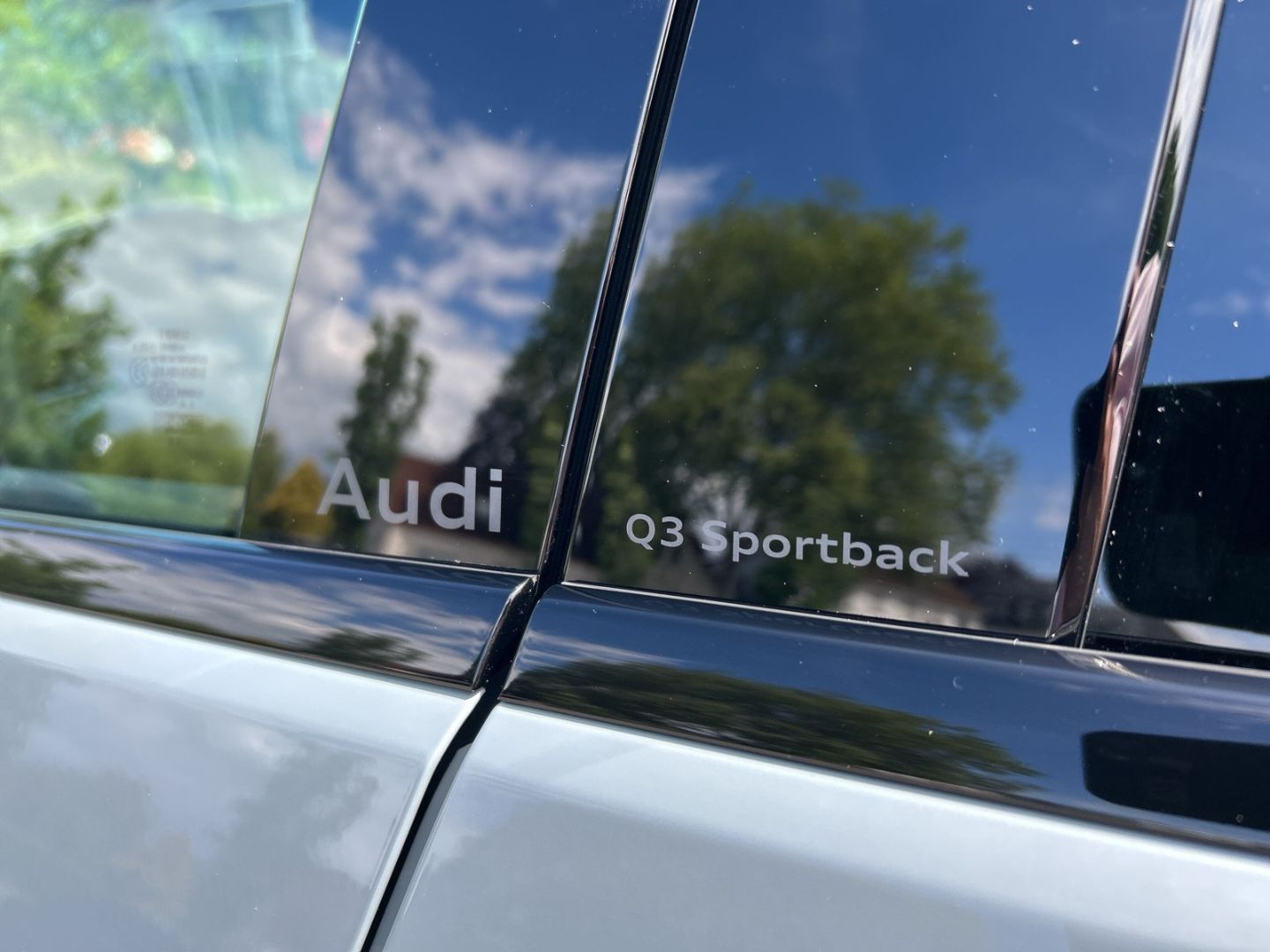 Fahrzeug 22 Fahrzeugabbildung Audi Q3 SPORTBACK TFSI 110 kW+LED+AHK+HUD+PDC+SPORTSI