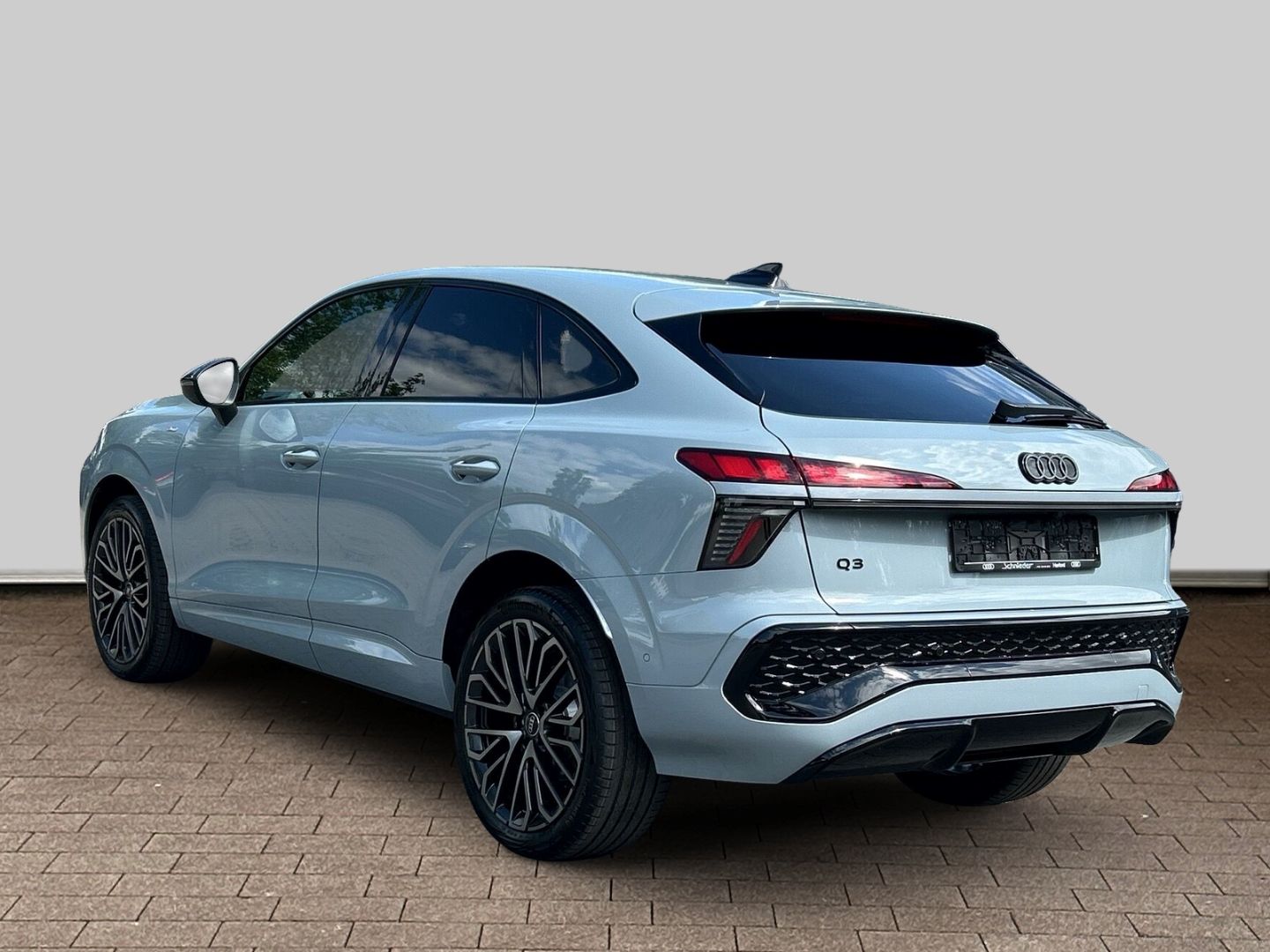 Fahrzeug 5 Fahrzeugabbildung Audi Q3 SPORTBACK TFSI 110 kW+LED+AHK+HUD+PDC+SPORTSI