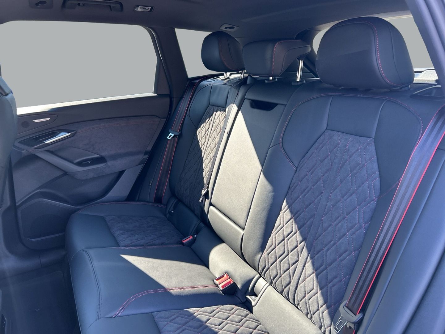 Fahrzeug 14 Fahrzeugabbildung Audi Q6 e-tron SUV PERFORMANCE+LED+PANO+HUD+TECHP+AHK