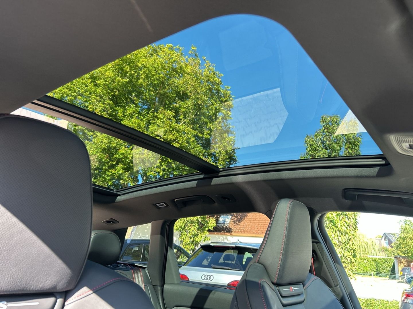 Fahrzeug 23 Fahrzeugabbildung Audi Q6 e-tron SUV PERFORMANCE+LED+PANO+HUD+TECHP+AHK