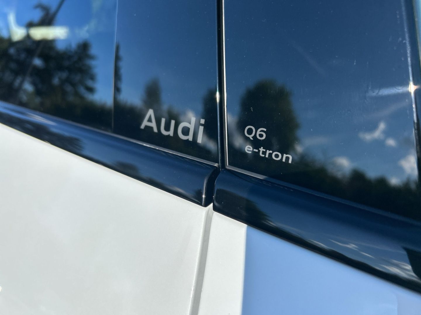 Fahrzeug 24 Fahrzeugabbildung Audi Q6 e-tron SUV PERFORMANCE+LED+PANO+HUD+TECHP+AHK