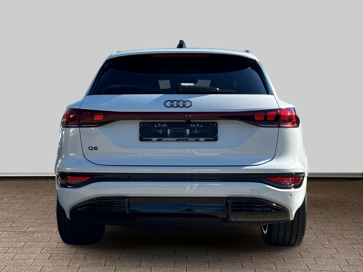 Fahrzeug 9 Fahrzeugabbildung Audi Q6 e-tron SUV PERFORMANCE+LED+PANO+HUD+TECHP+AHK