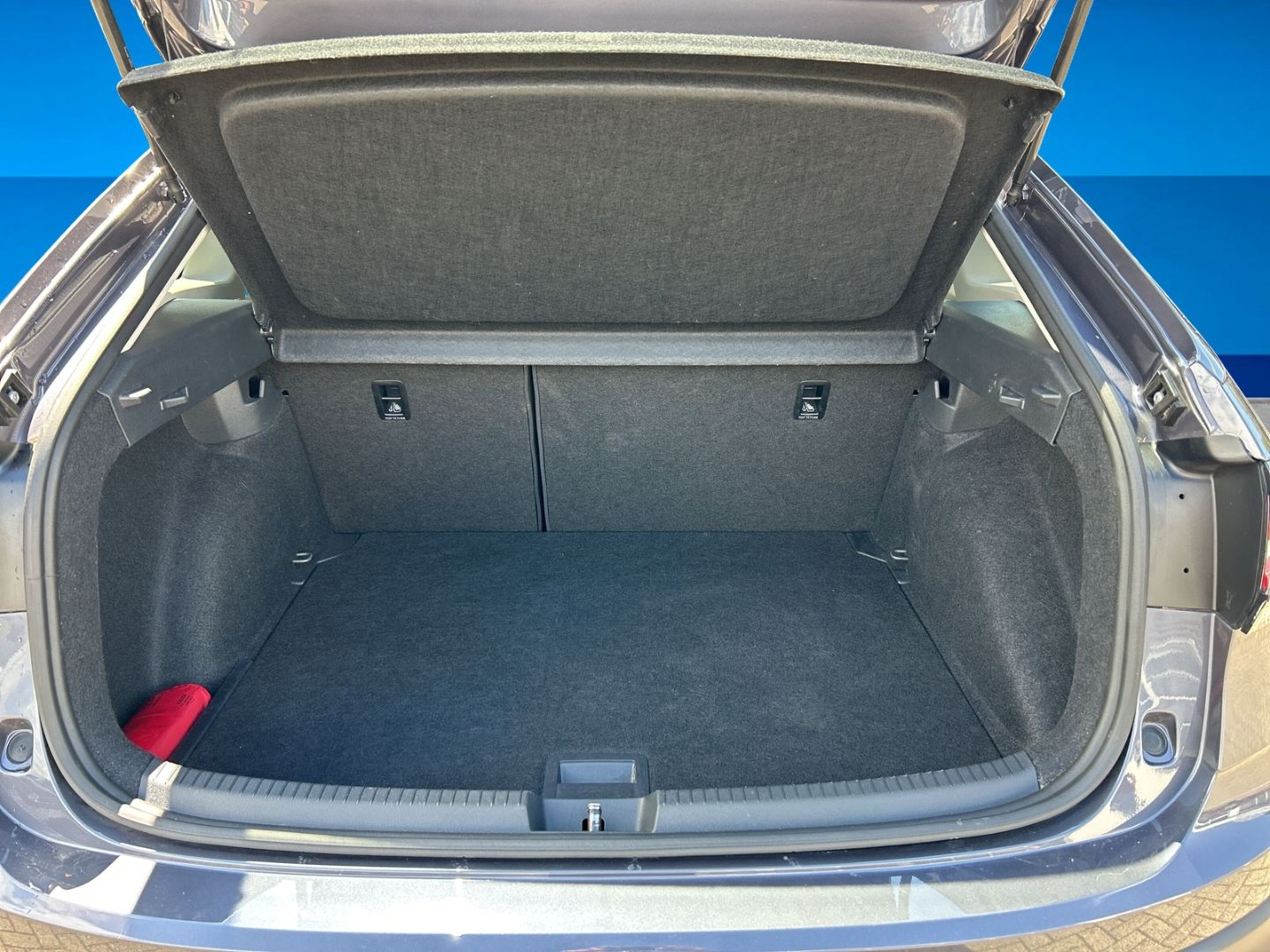 Fahrzeug 11 Fahrzeugabbildung Volkswagen Taigo 1.0 TSI Move Navi Digitales Cockpit LED Ap - mit KI generiert/bearbeitet