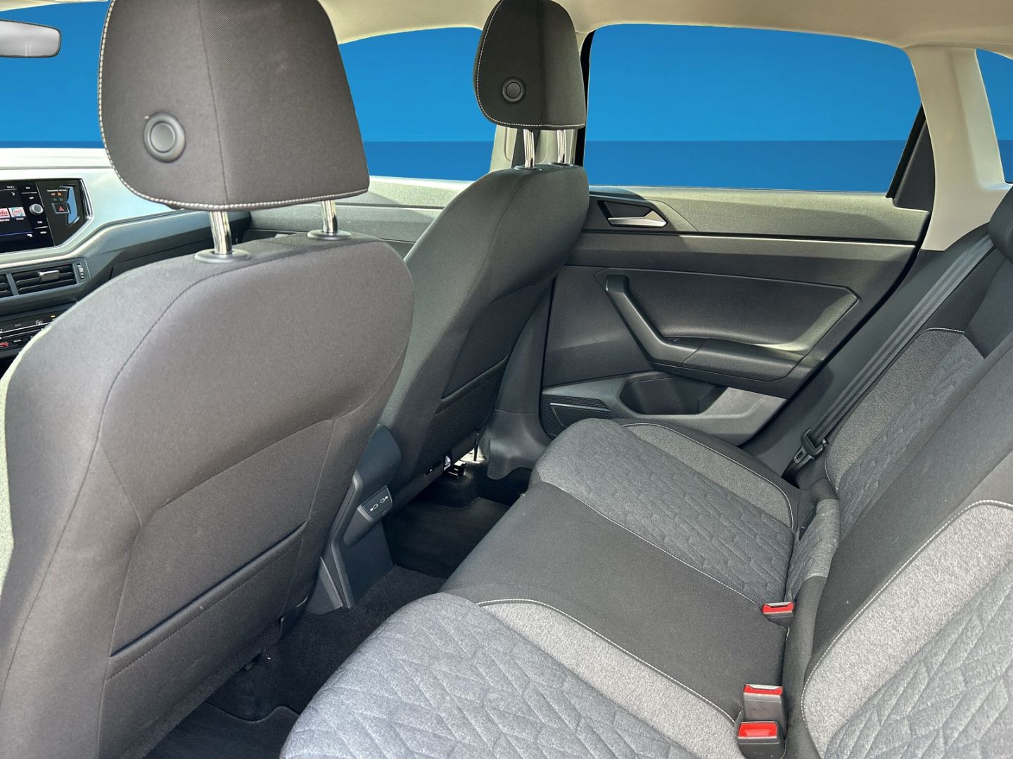 Fahrzeug 15 Fahrzeugabbildung Volkswagen Taigo 1.0 TSI Move Navi Digitales Cockpit LED Ap - mit KI generiert/bearbeitet
