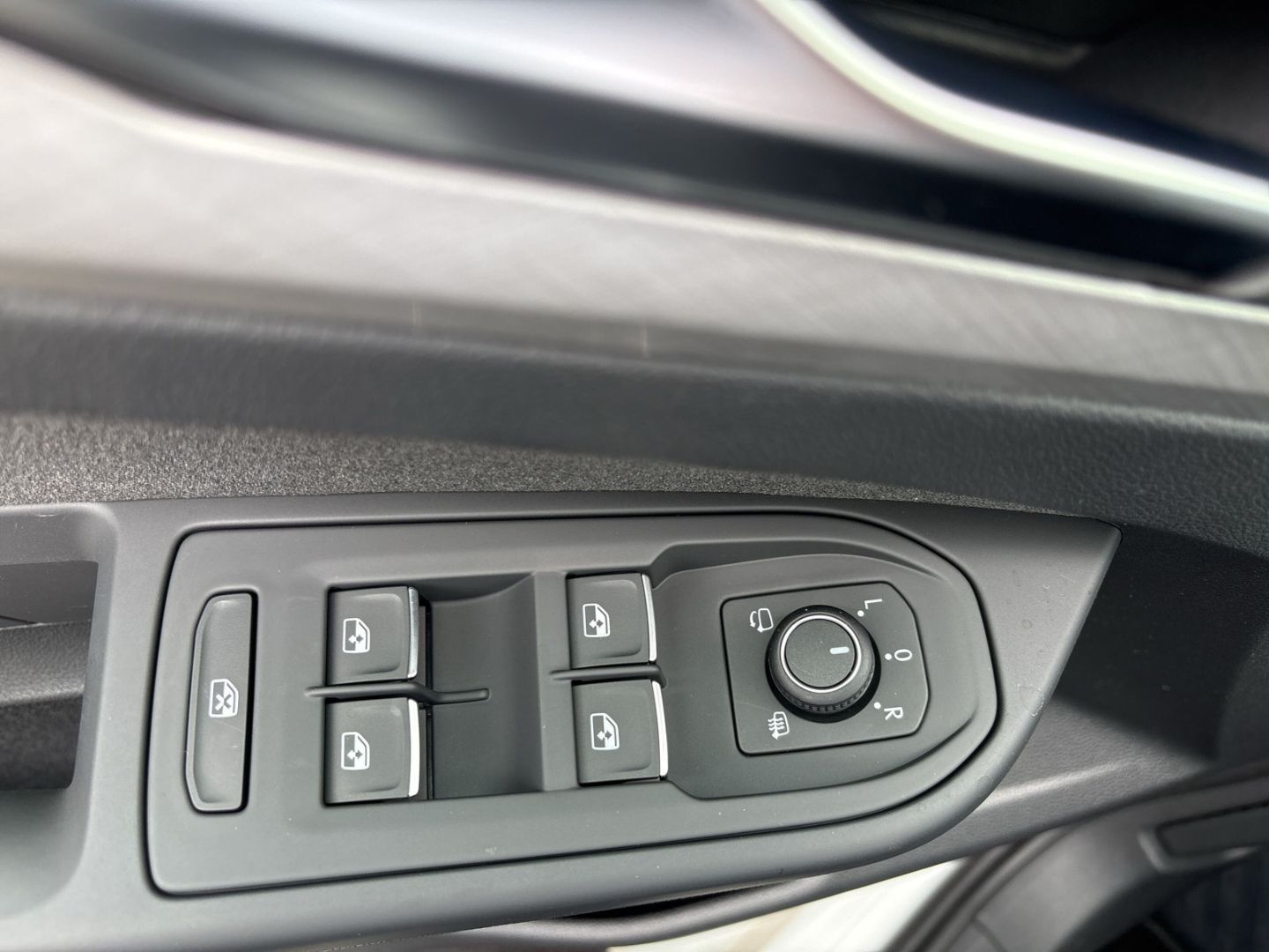 Fahrzeug 22 Fahrzeugabbildung Volkswagen Golf Variant 8 1.5 eTSI Life DSG CARPLAY ALLWETT