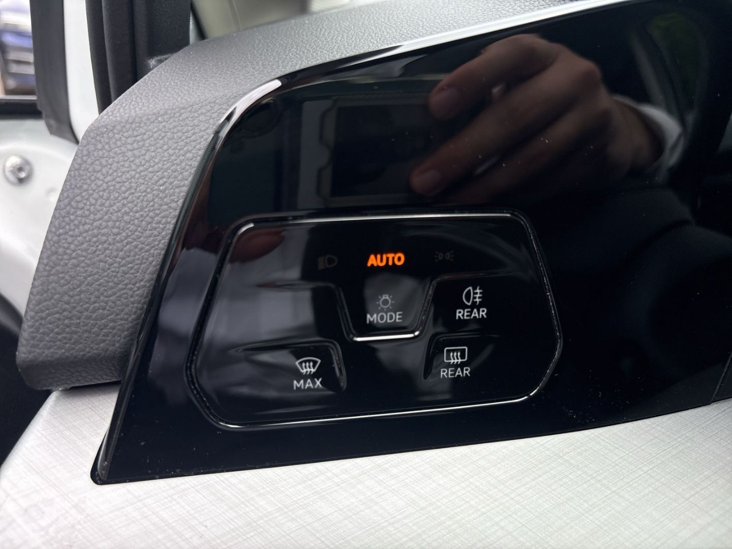 Fahrzeug 23 Fahrzeugabbildung Volkswagen Golf Variant 8 1.5 eTSI Life DSG CARPLAY ALLWETT