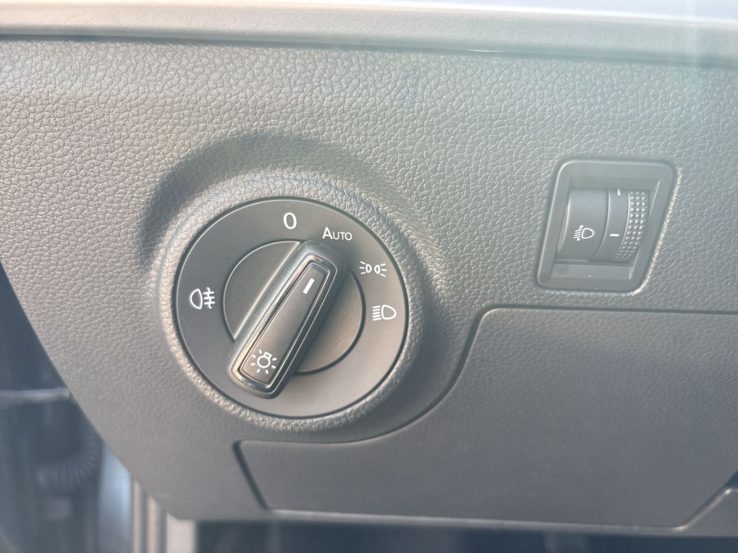 Fahrzeugabbildung SEAT Arona FR 1.0 TSI LED SHZ PDC CARPLAY