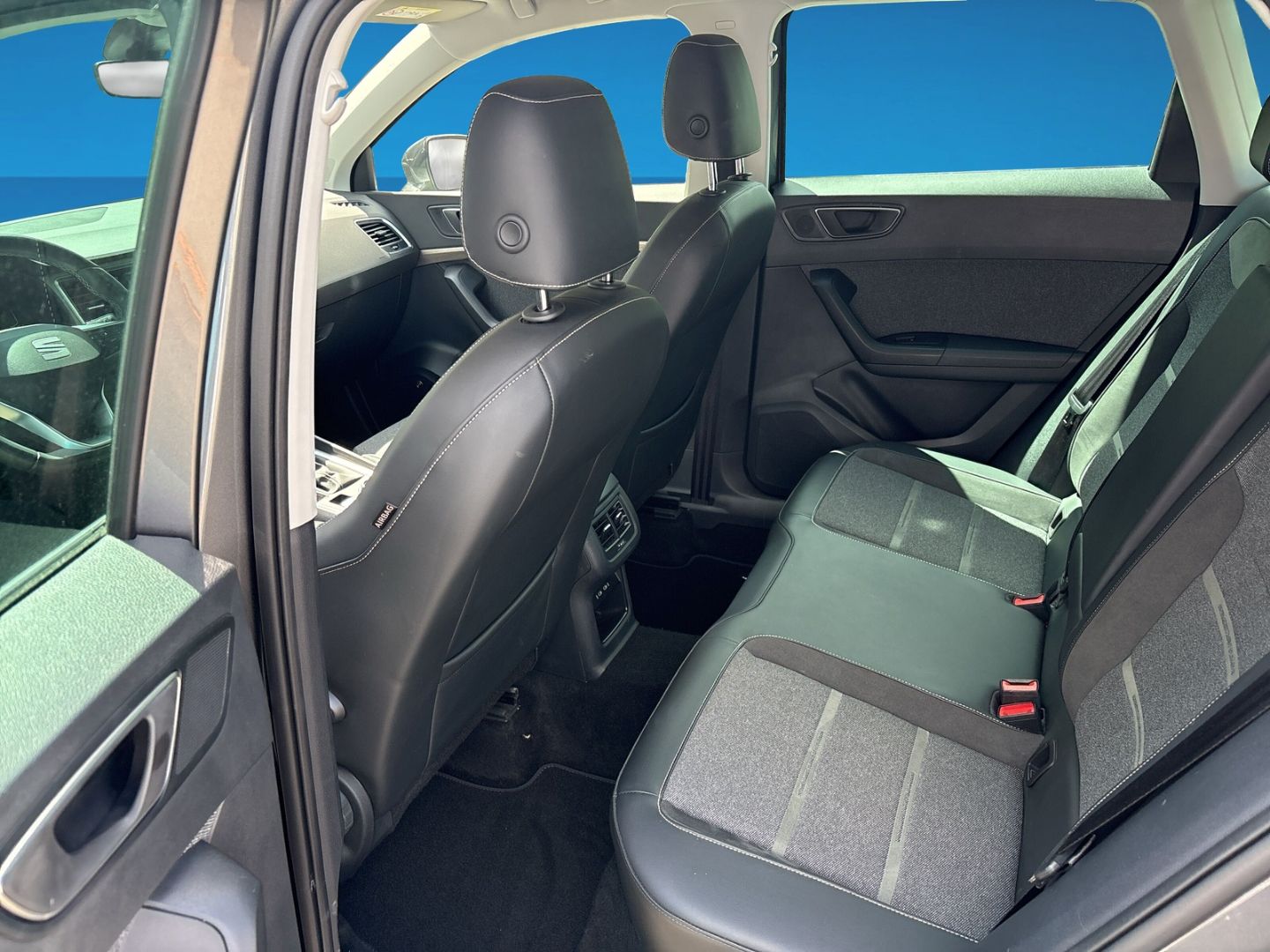 Fahrzeugabbildung SEAT Ateca 1.5 TSI DSG Xperience NAVI CAM CARPLAY NAV