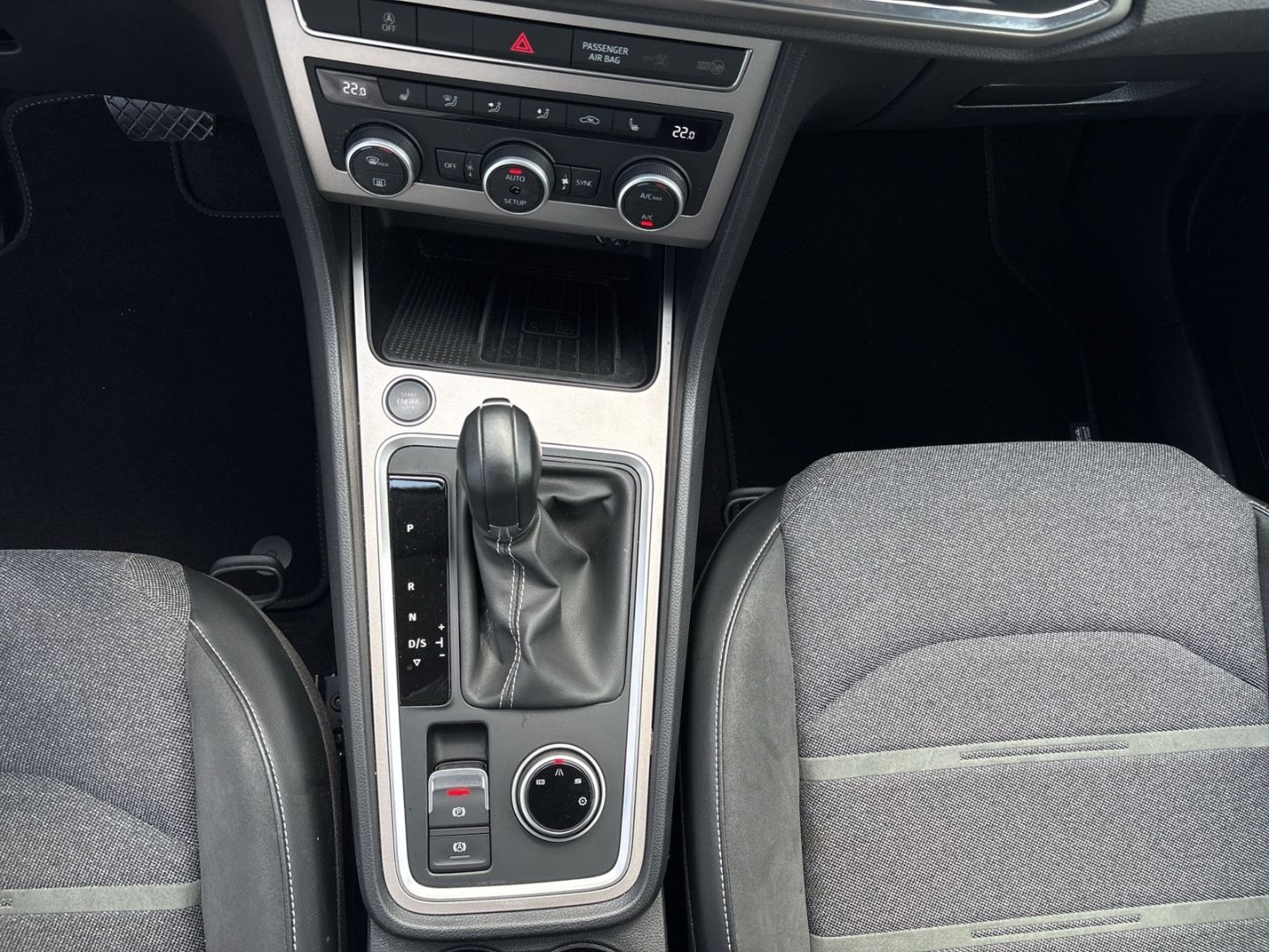 Fahrzeugabbildung SEAT Ateca 1.5 TSI DSG Xperience NAVI CAM CARPLAY NAV