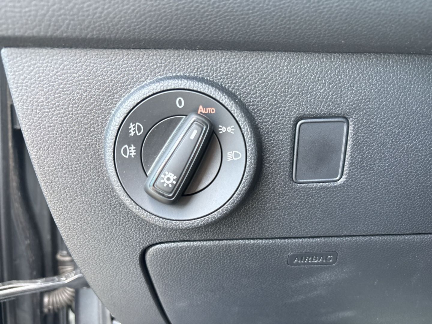 Fahrzeugabbildung SEAT Ateca 1.5 TSI DSG Xperience NAVI CAM CARPLAY NAV