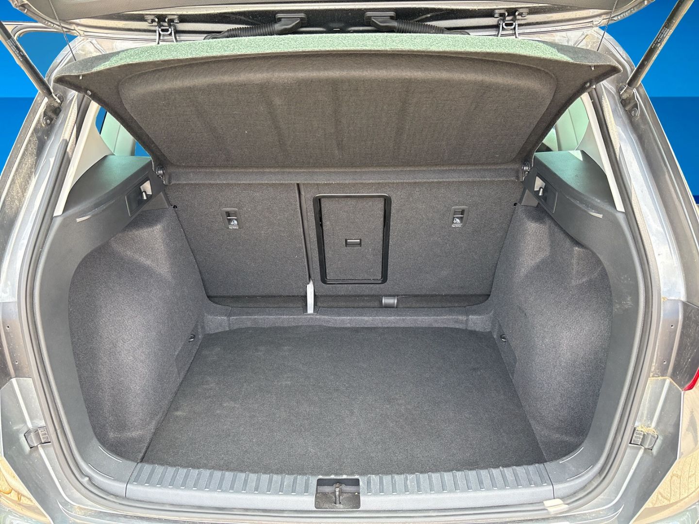 Fahrzeugabbildung SEAT Ateca 1.5 TSI DSG Xperience NAVI CAM CARPLAY NAV
