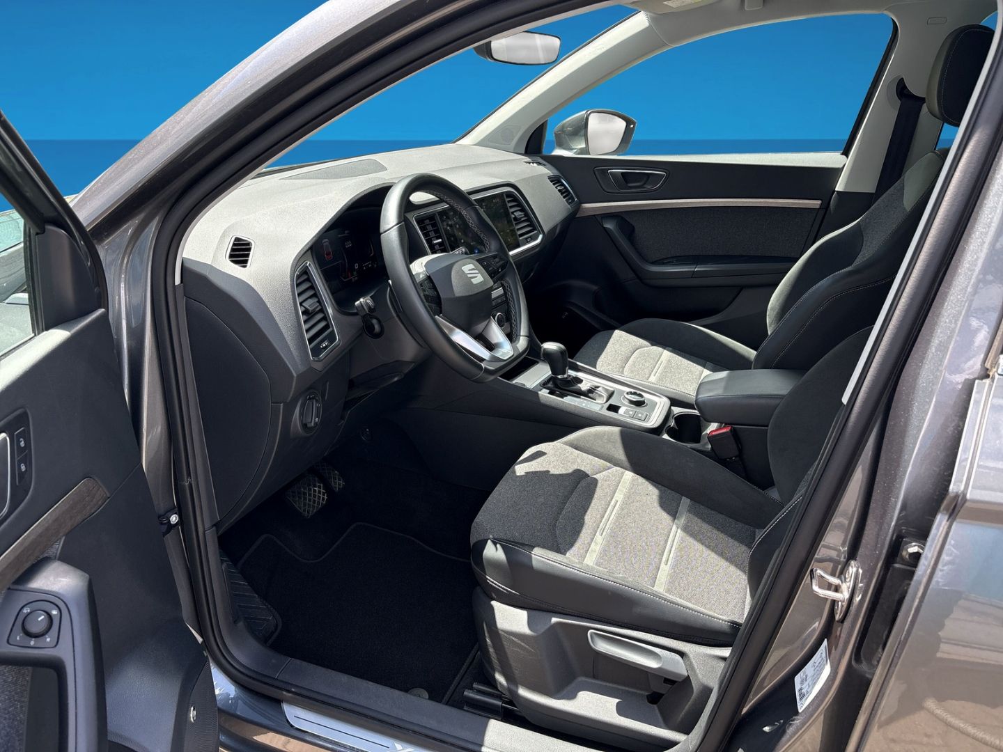 Fahrzeugabbildung SEAT Ateca 1.5 TSI DSG Xperience NAVI CAM CARPLAY NAV