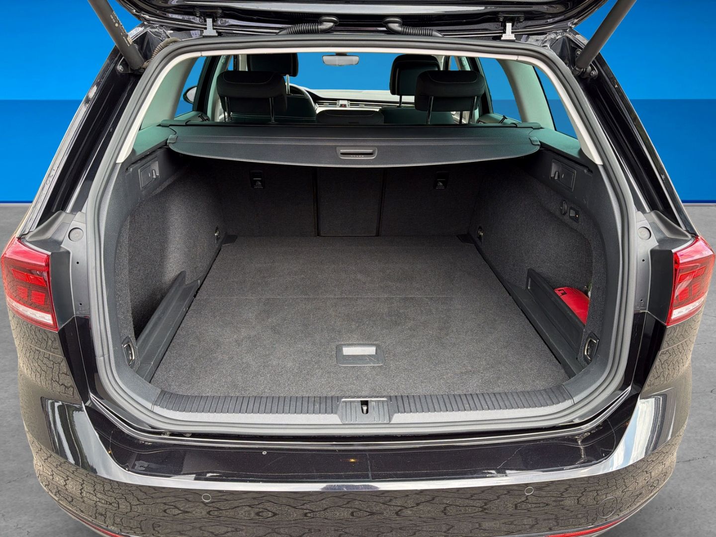 Fahrzeug 11 Fahrzeugabbildung Volkswagen Passat 1.5 TSI Business Climatic ACC LED Keyless