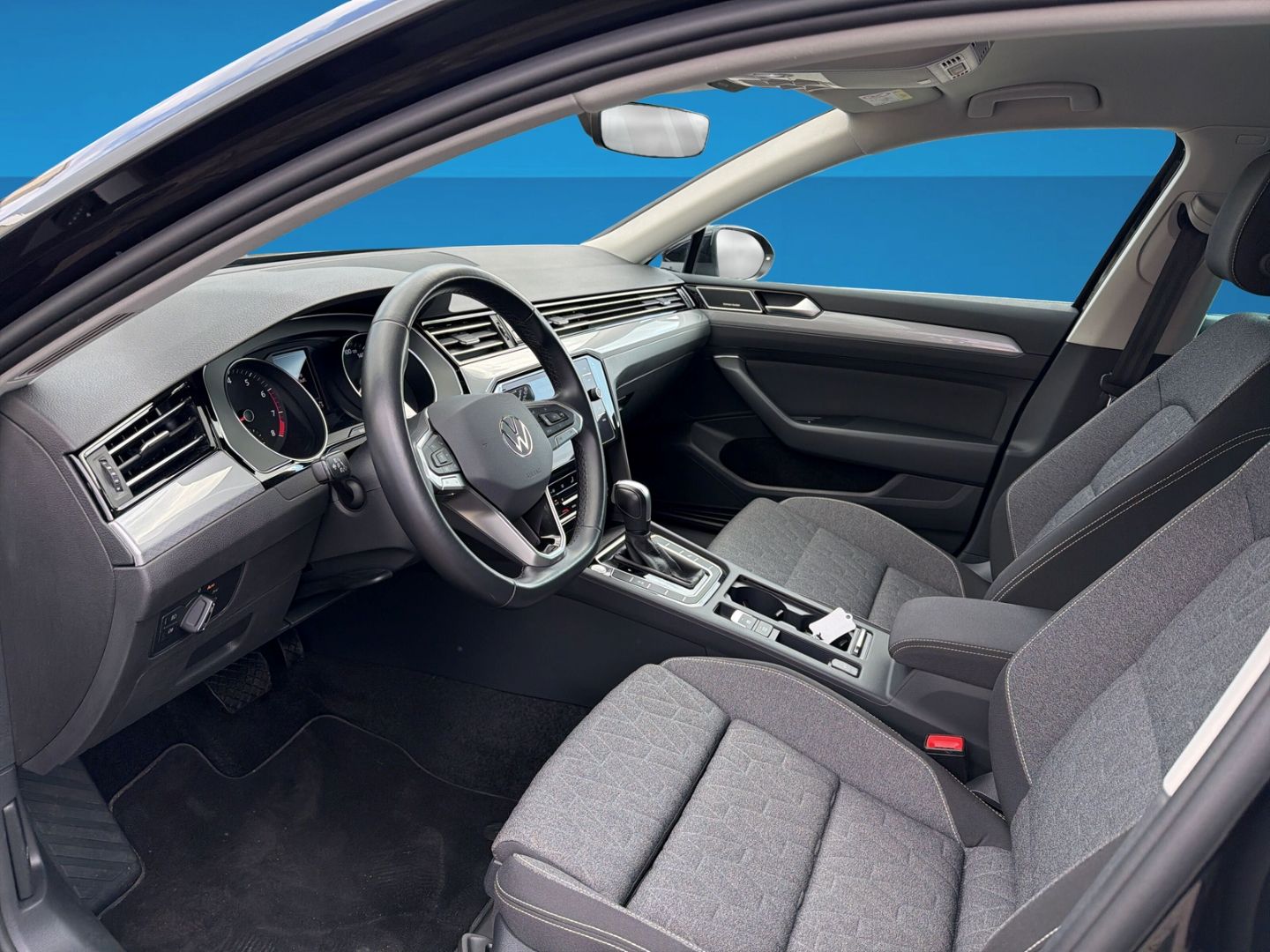Fahrzeug 12 Fahrzeugabbildung Volkswagen Passat 1.5 TSI Business Climatic ACC LED Keyless