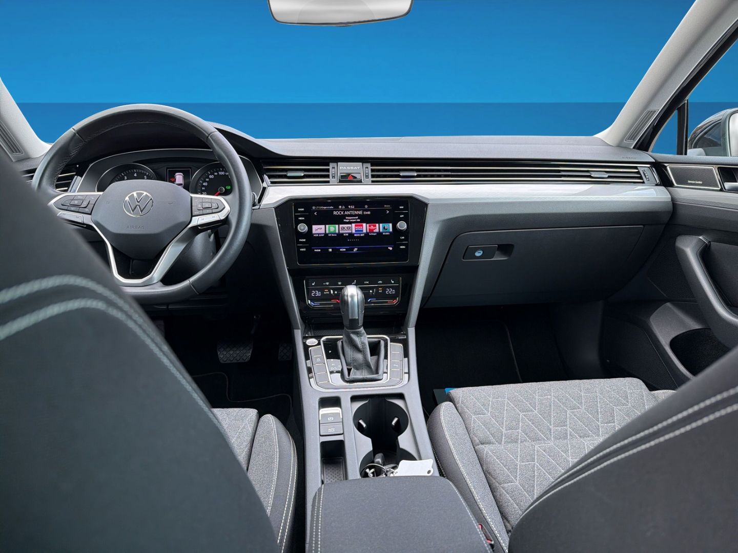 Fahrzeug 14 Fahrzeugabbildung Volkswagen Passat 1.5 TSI Business Climatic ACC LED Keyless