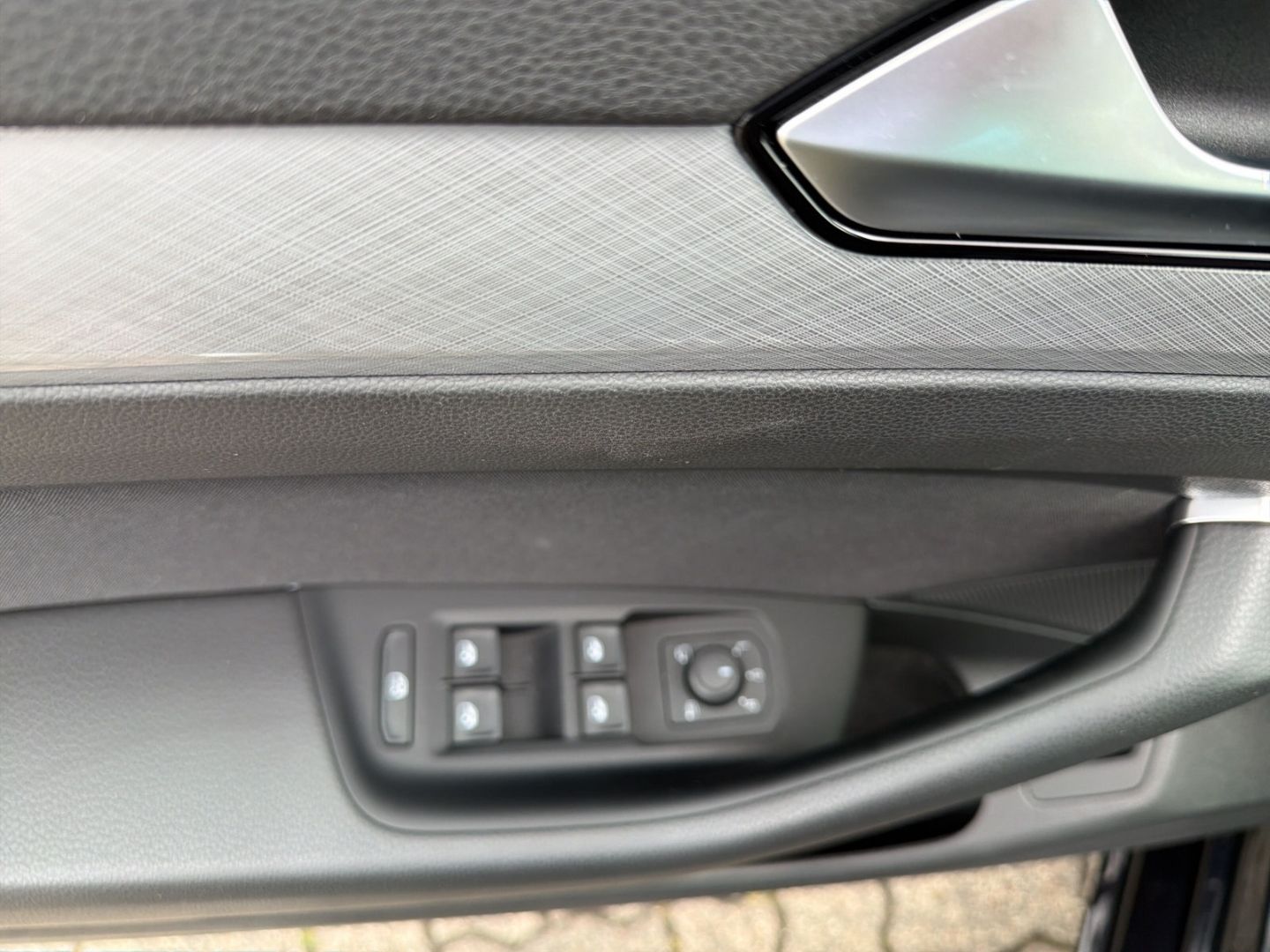 Fahrzeug 18 Fahrzeugabbildung Volkswagen Passat 1.5 TSI Business Climatic ACC LED Keyless