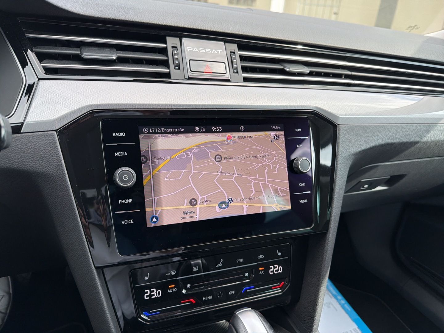 Fahrzeug 19 Fahrzeugabbildung Volkswagen Passat 1.5 TSI Business Climatic ACC LED Keyless
