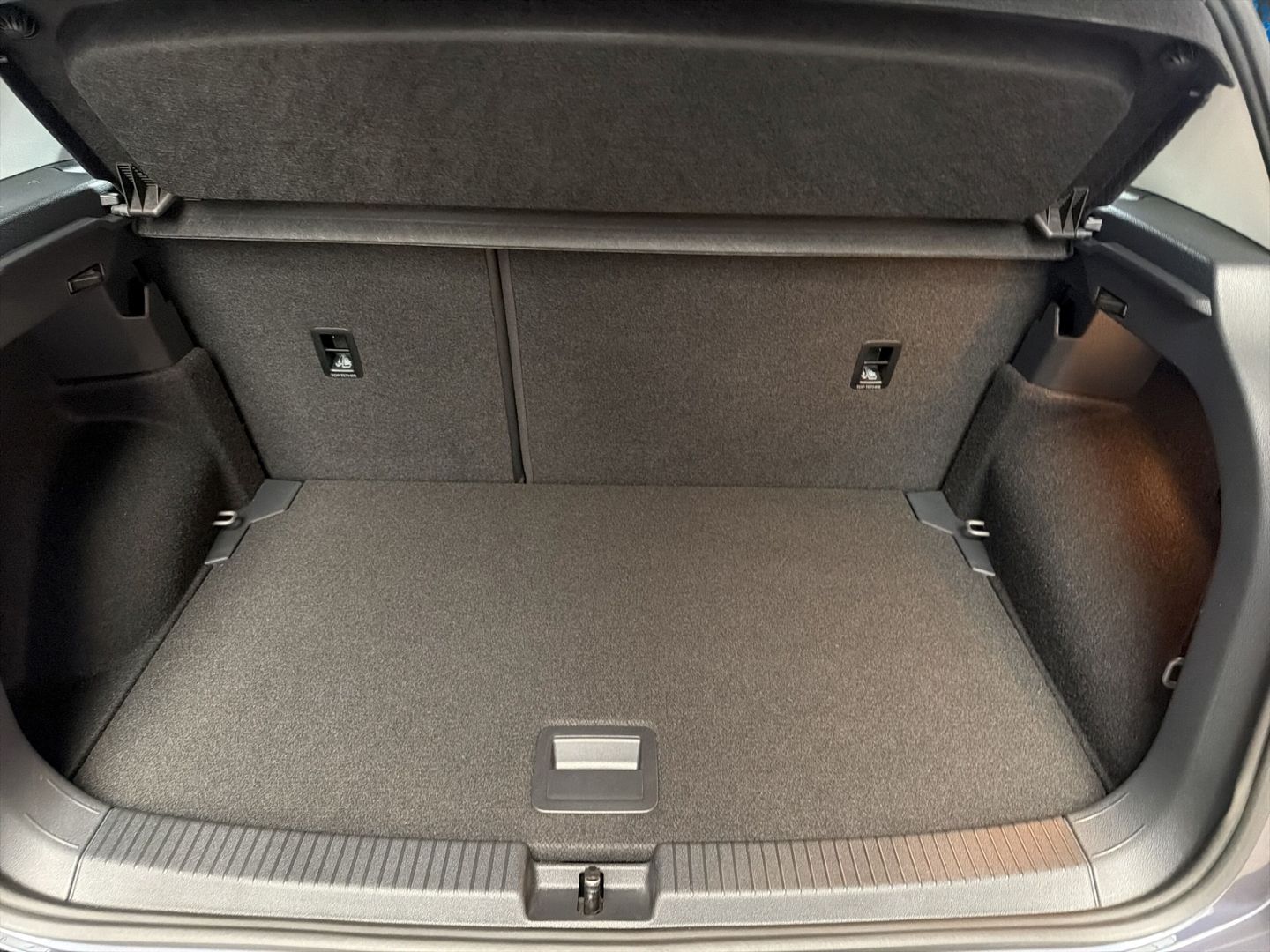Fahrzeug 11 Fahrzeugabbildung Volkswagen T-Cross 1.0 TSI Goal Rear View LED Climatronic