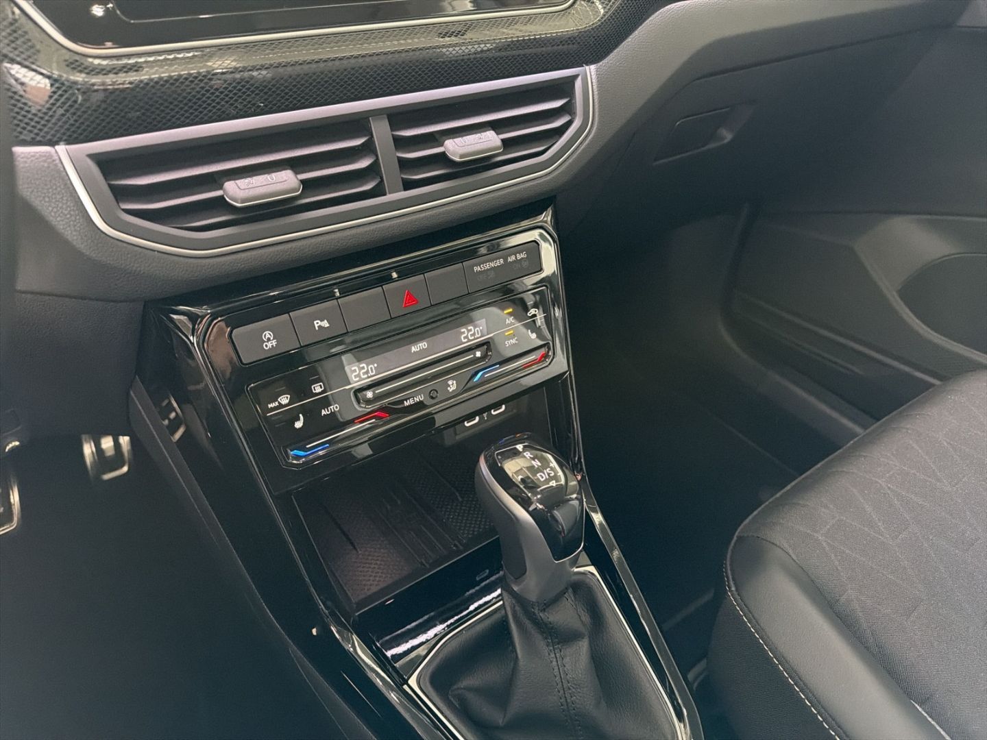 Fahrzeug 17 Fahrzeugabbildung Volkswagen T-Cross 1.0 TSI Goal Rear View LED Climatronic