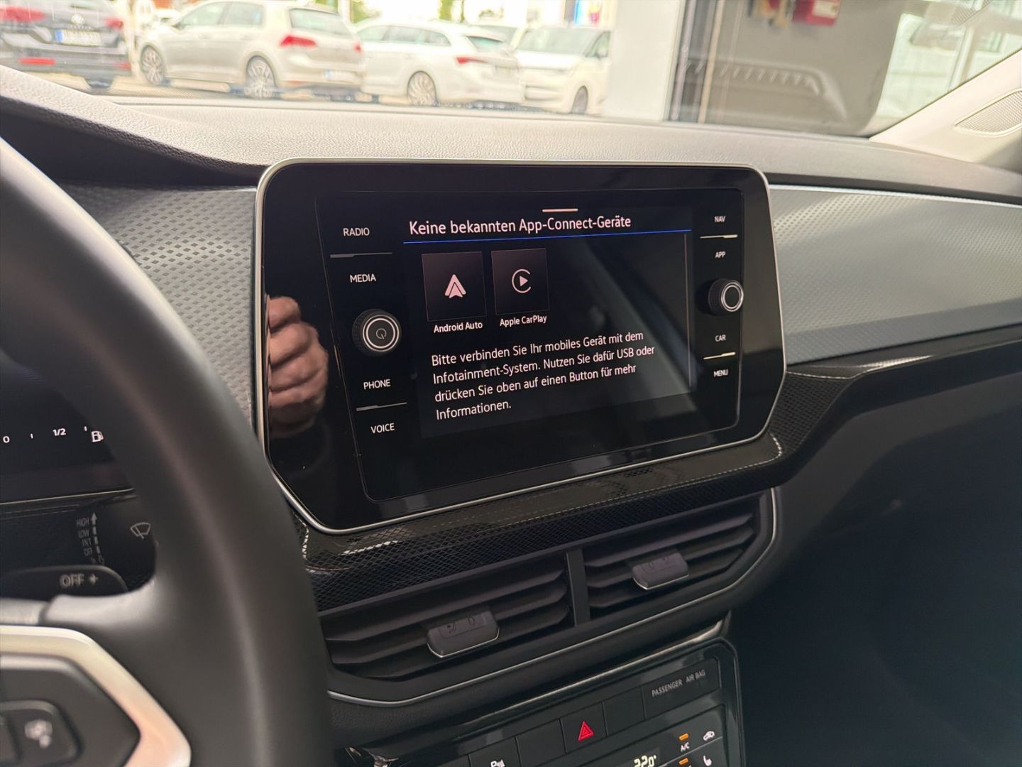 Fahrzeug 19 Fahrzeugabbildung Volkswagen T-Cross 1.0 TSI Goal Rear View LED Climatronic