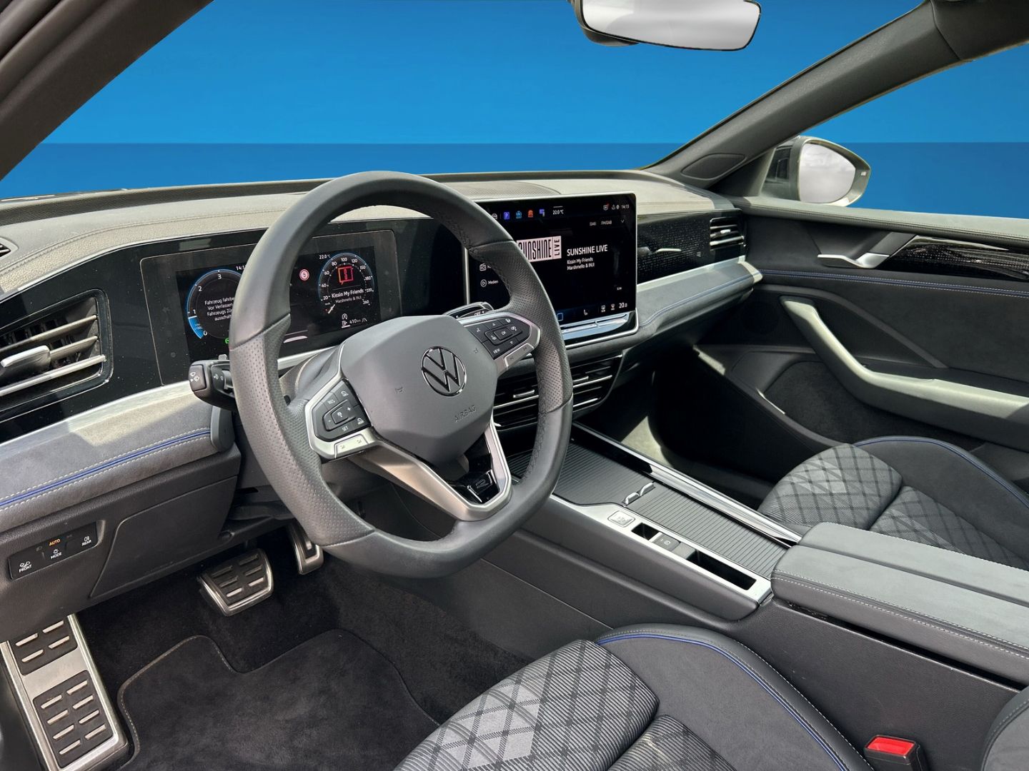 Fahrzeug 11 Fahrzeugabbildung Volkswagen Passat 2.0 TDI 110 kW R-line Sportpaket Navi Dig - mit KI generiert/bearbeitet