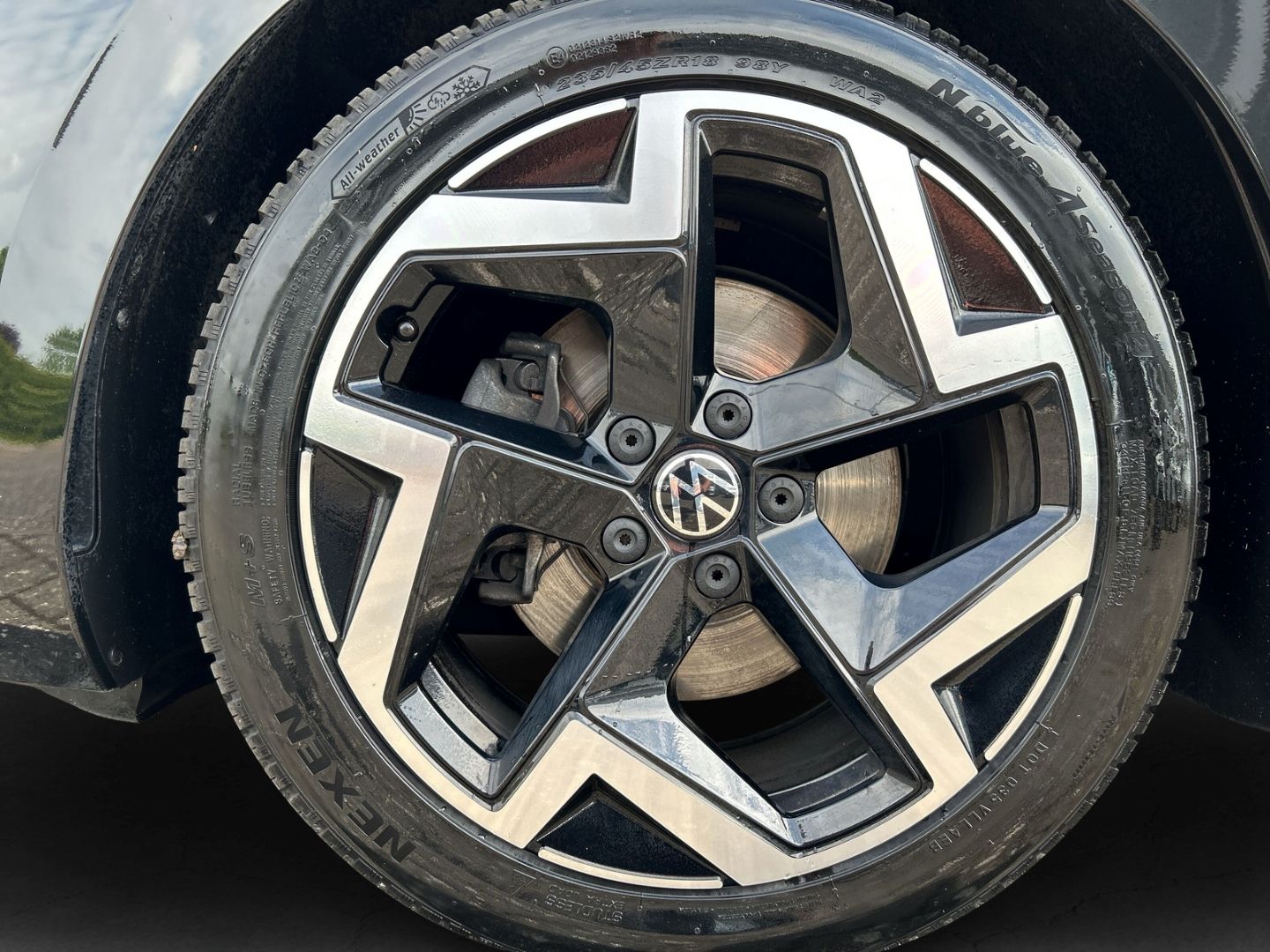 Fahrzeug 9 Fahrzeugabbildung Volkswagen Passat 2.0 TDI 110 kW R-line Sportpaket Navi Dig - mit KI generiert/bearbeitet