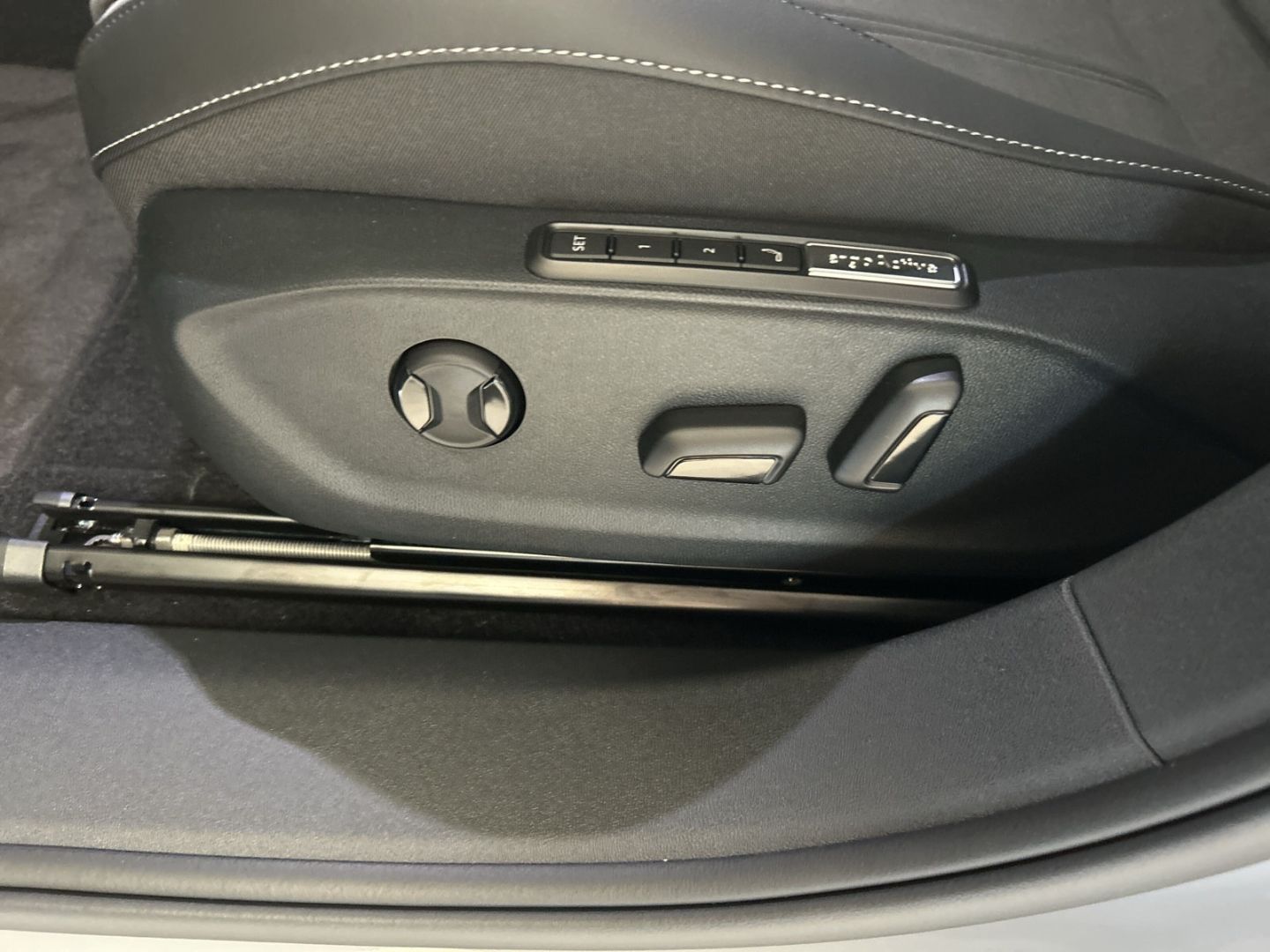 Fahrzeugabbildung Volkswagen ID.7 Tourer Pro BLACK STYLE EXTERIEUR AHK INTERI