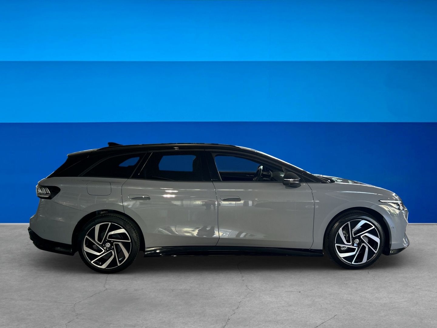 Fahrzeugabbildung Volkswagen ID.7 Tourer Pro BLACK STYLE EXTERIEUR AHK INTERI