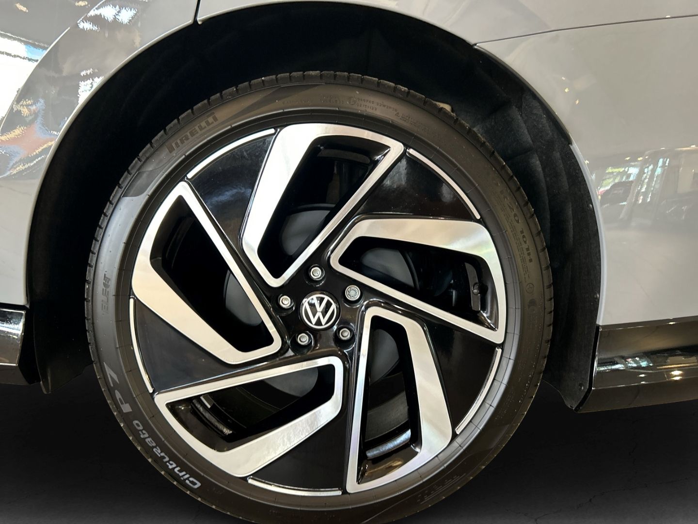 Fahrzeugabbildung Volkswagen ID.7 Tourer Pro BLACK STYLE EXTERIEUR AHK INTERI