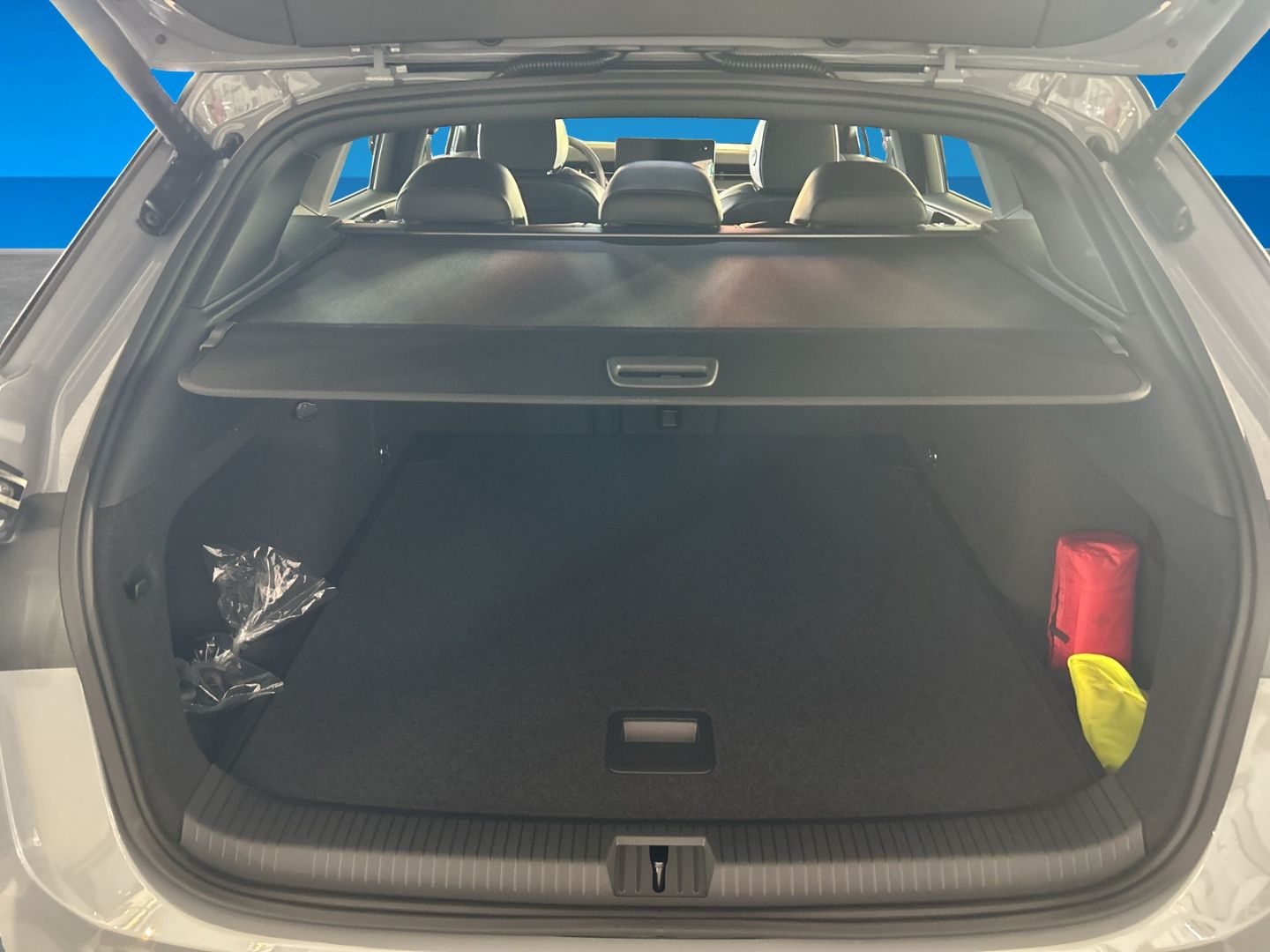 Fahrzeugabbildung Volkswagen ID.7 Tourer Pro BLACK STYLE EXTERIEUR AHK INTERI