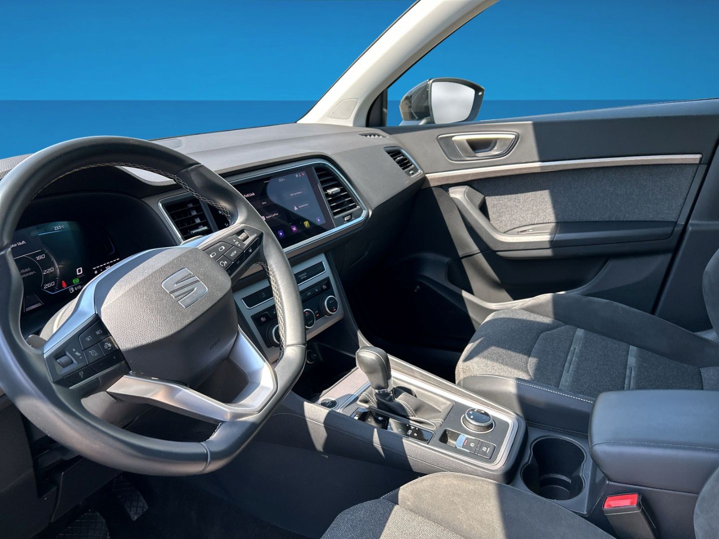 Fahrzeugabbildung SEAT Ateca 1.5 TSI Xperience Navi Leder Digitales Coc - mit KI generiert/bearbeitet