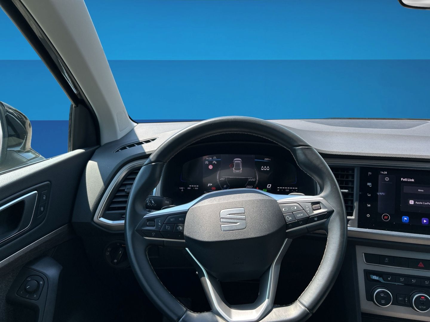 Fahrzeugabbildung SEAT Ateca 1.5 TSI Xperience Navi Leder Digitales Coc - mit KI generiert/bearbeitet