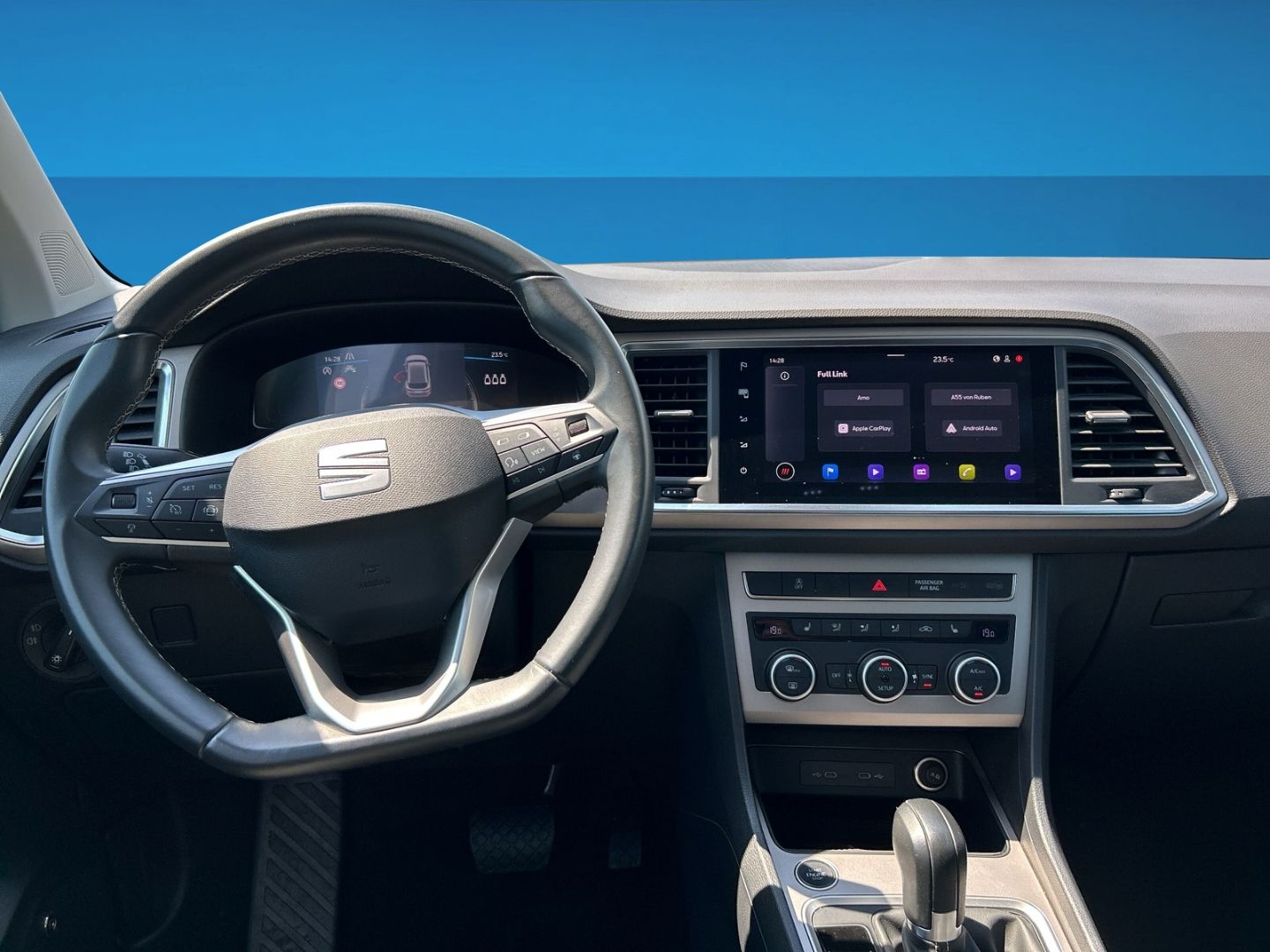 Fahrzeugabbildung SEAT Ateca 1.5 TSI Xperience Navi Leder Digitales Coc - mit KI generiert/bearbeitet