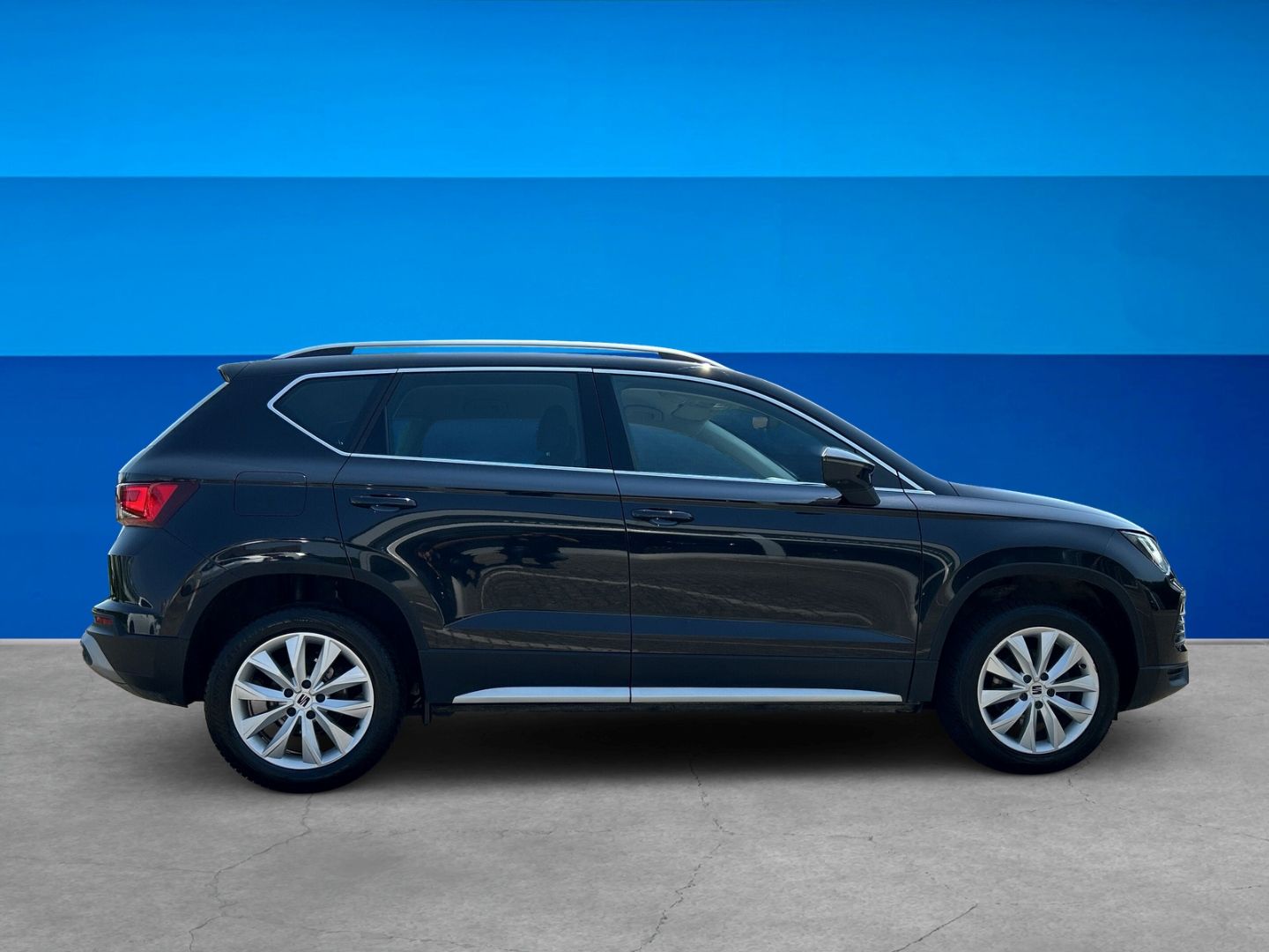 Fahrzeugabbildung SEAT Ateca 1.5 TSI Xperience Navi Leder Digitales Coc - mit KI generiert/bearbeitet