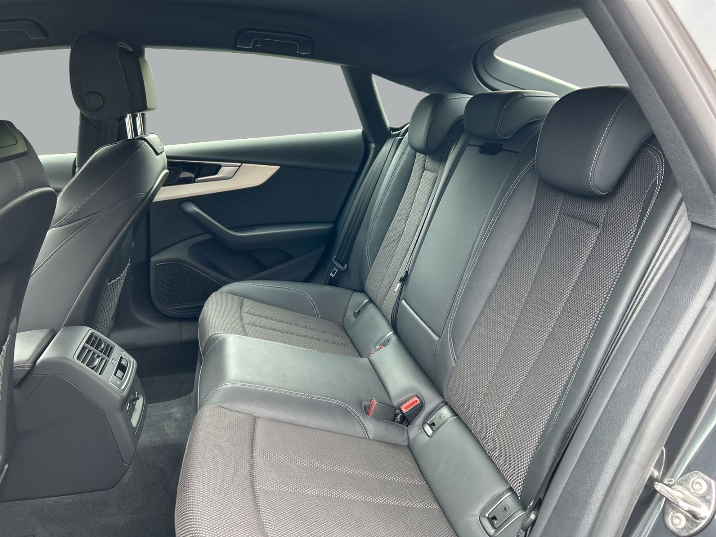 Fahrzeug 14 Fahrzeugabbildung Audi A5 advanced Sportback 50 TDI quattro S Line Matr
